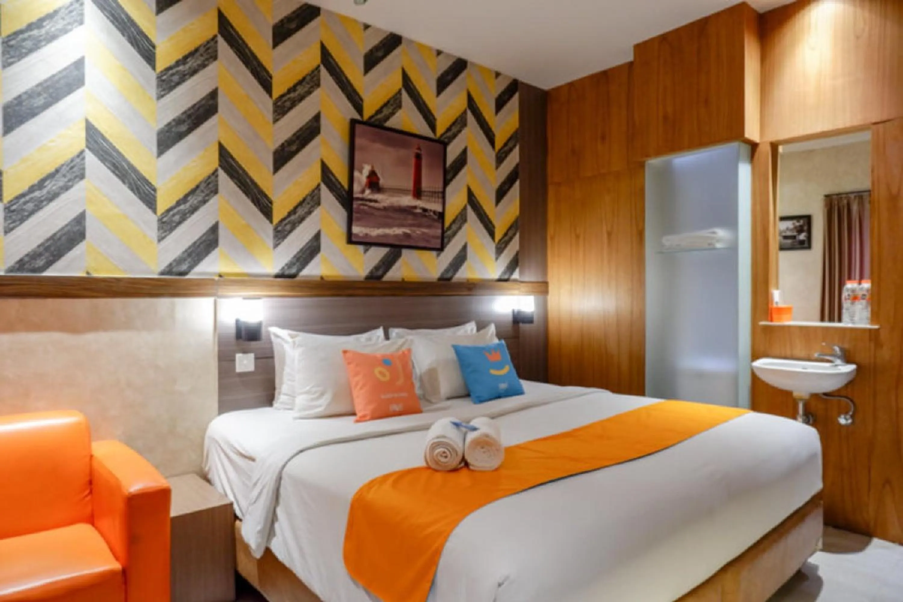 Bed in Sans Hotel Ekkon Yogyakarta by Reddoorz