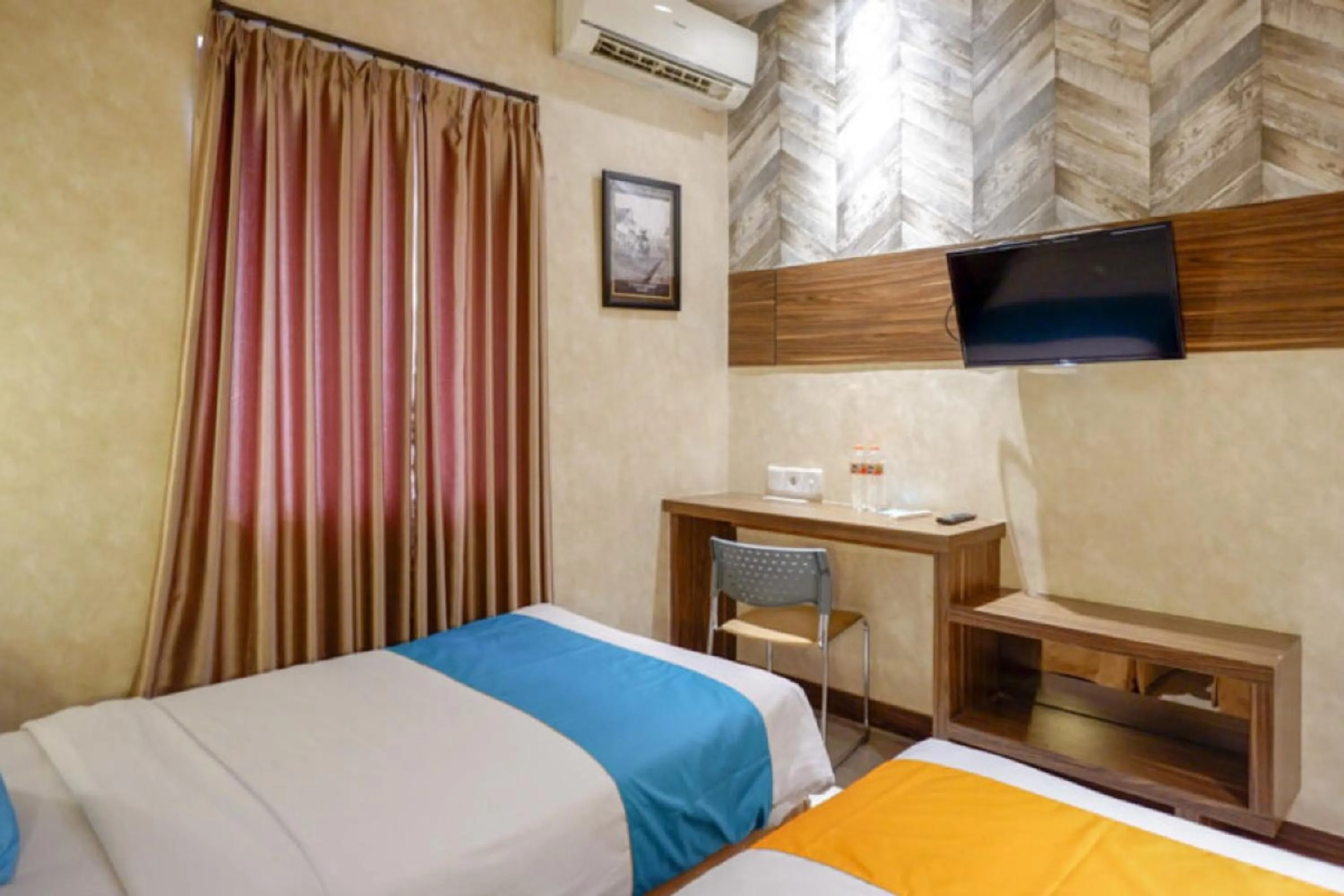 Bedroom, Bed in Sans Hotel Ekkon Yogyakarta by Reddoorz