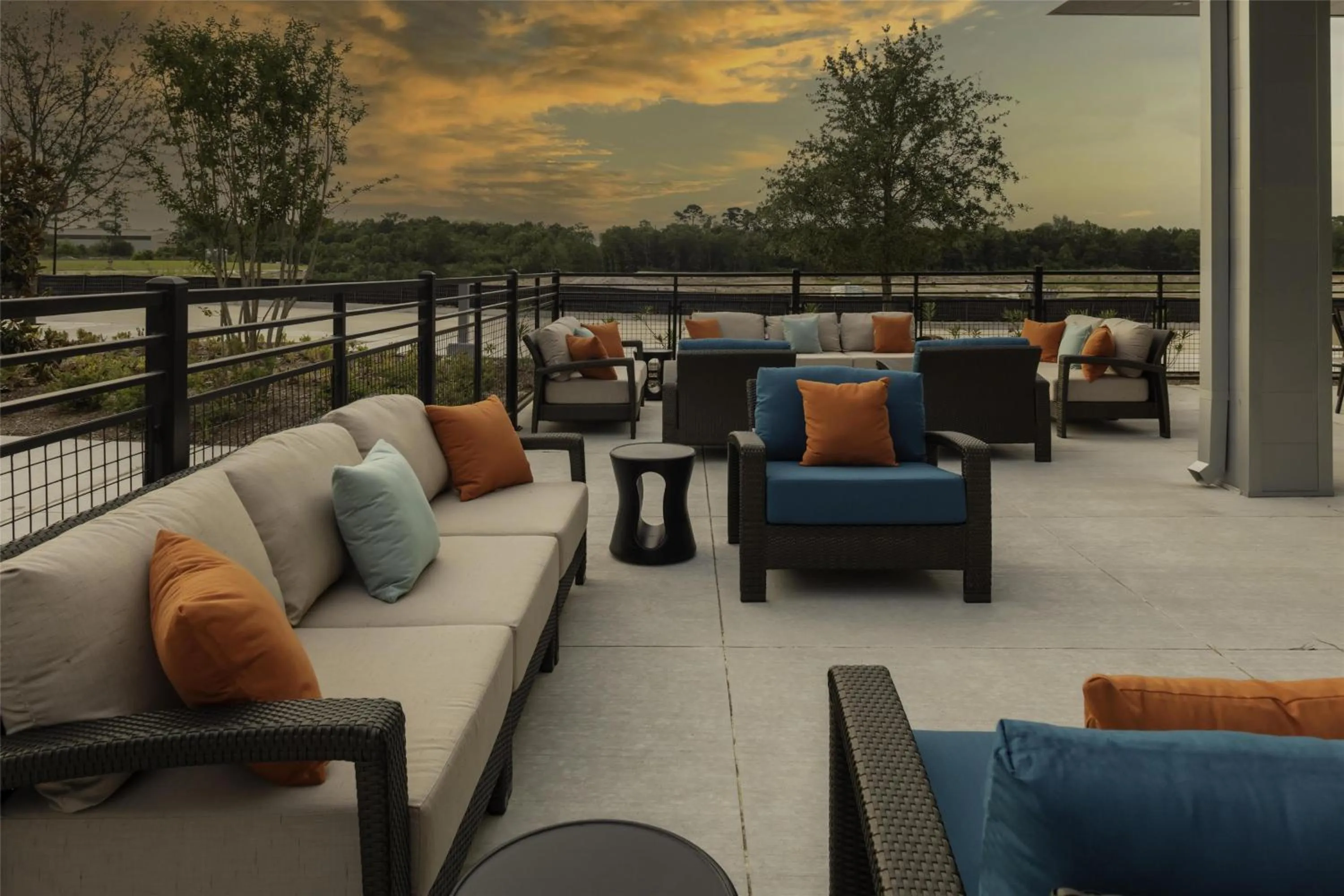 Patio in Hyatt House The Woodlands-Shenandoah