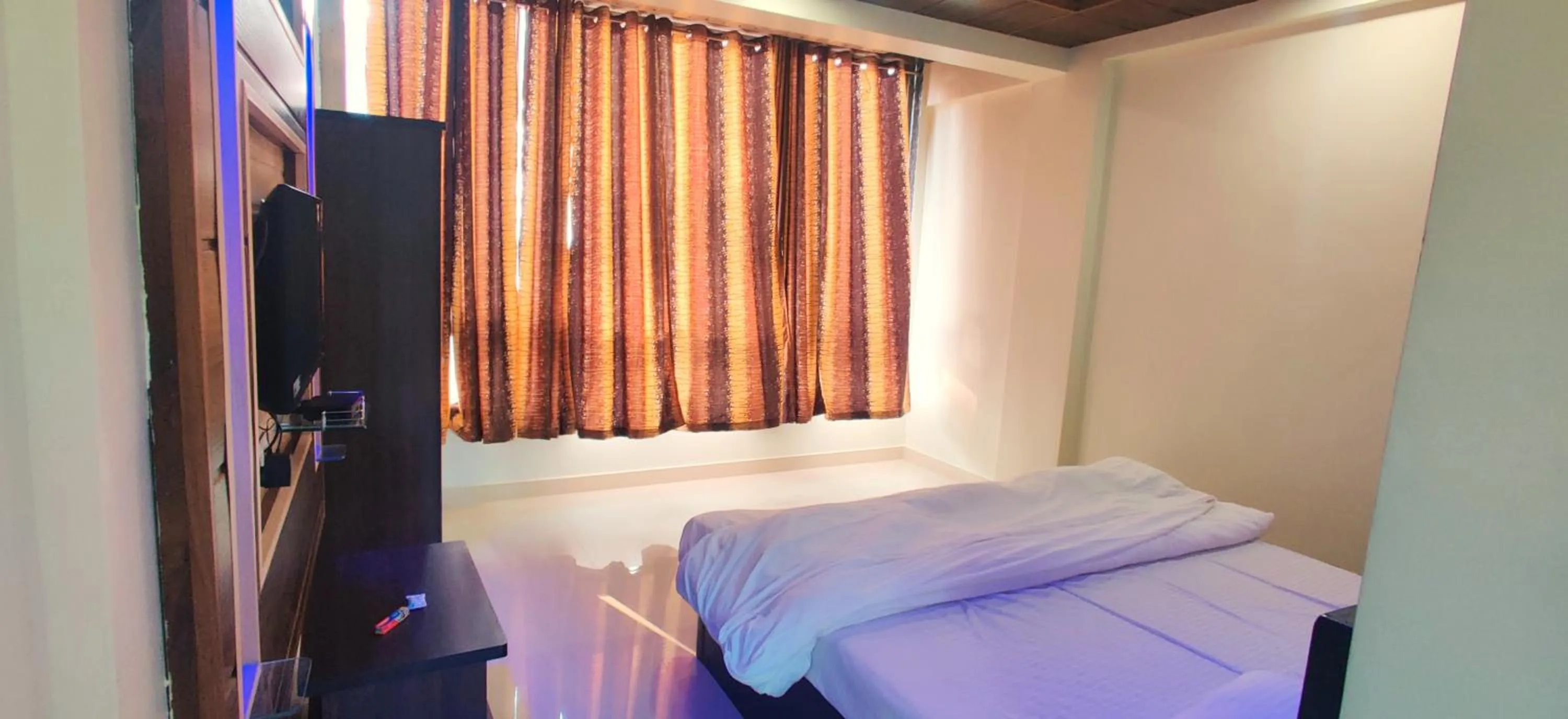 Bed in Happy Days Diveagar