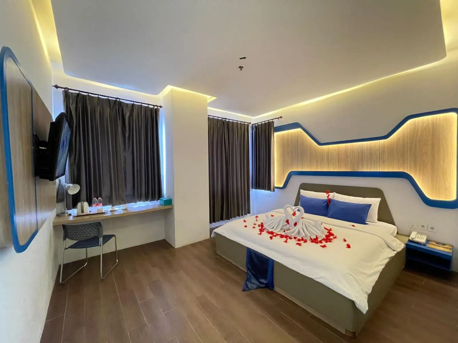 Bed in Golden Palace Hotel