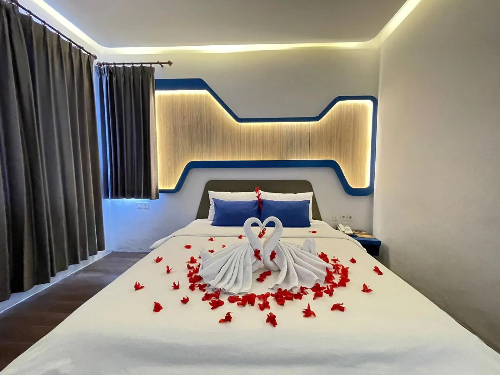 Bed in Golden Palace Hotel