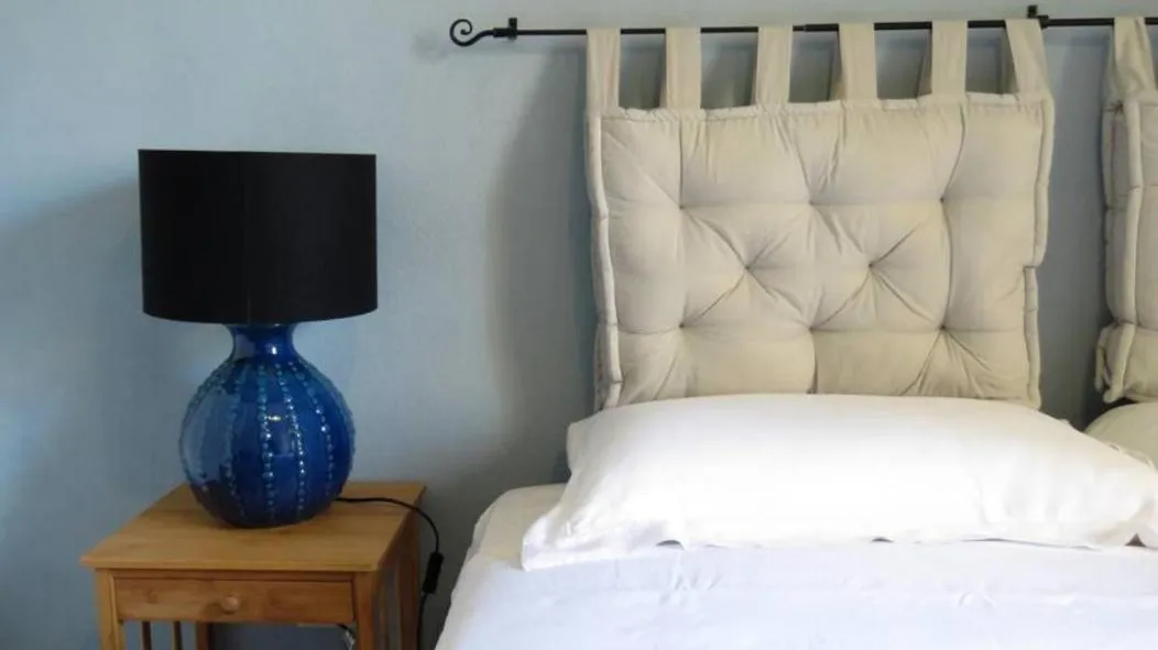 Bed in Iola Rooms - Q9416