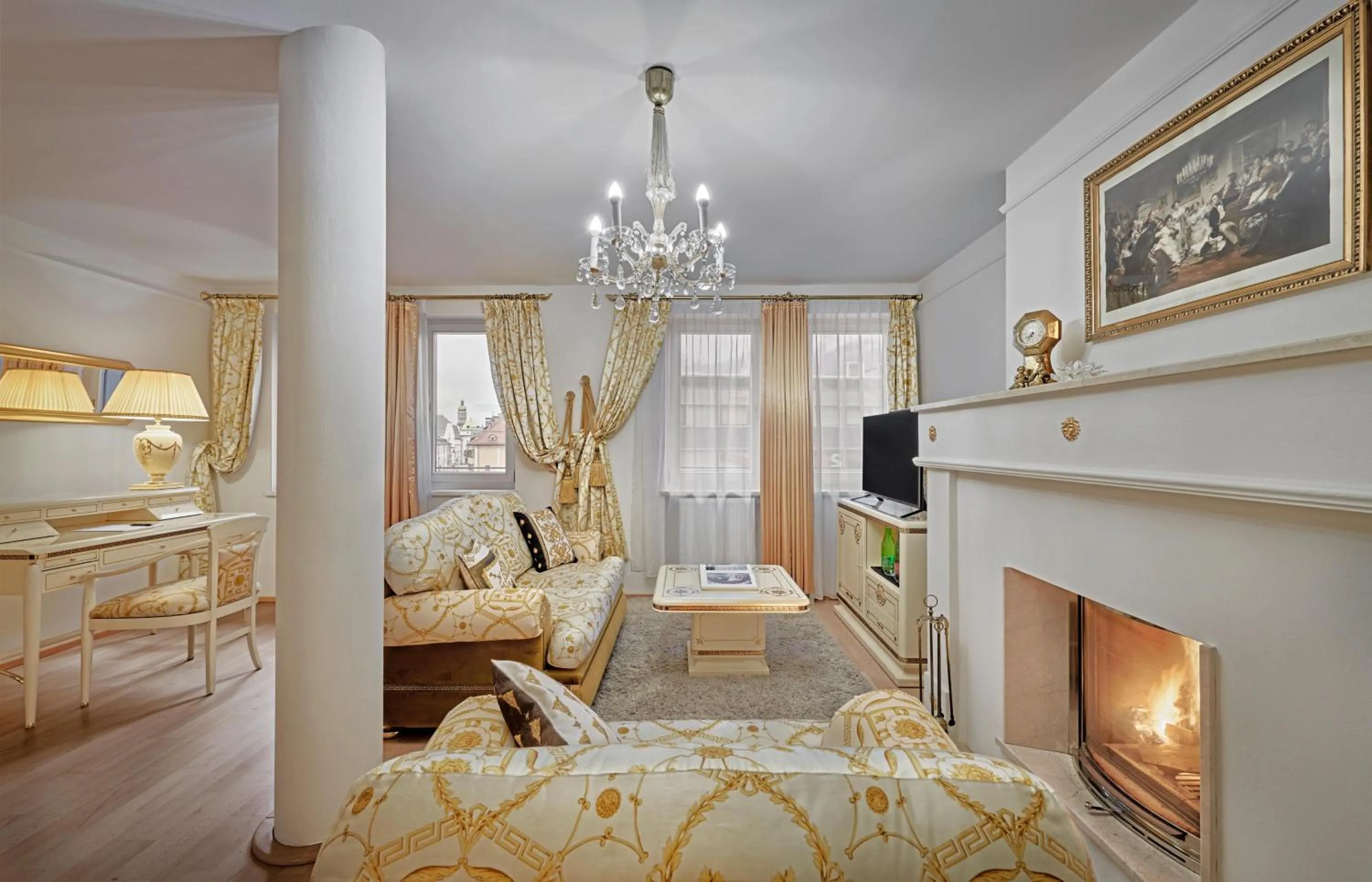 Photo of the whole room, Bed in Hotel Schwarzer Adler Innsbruck