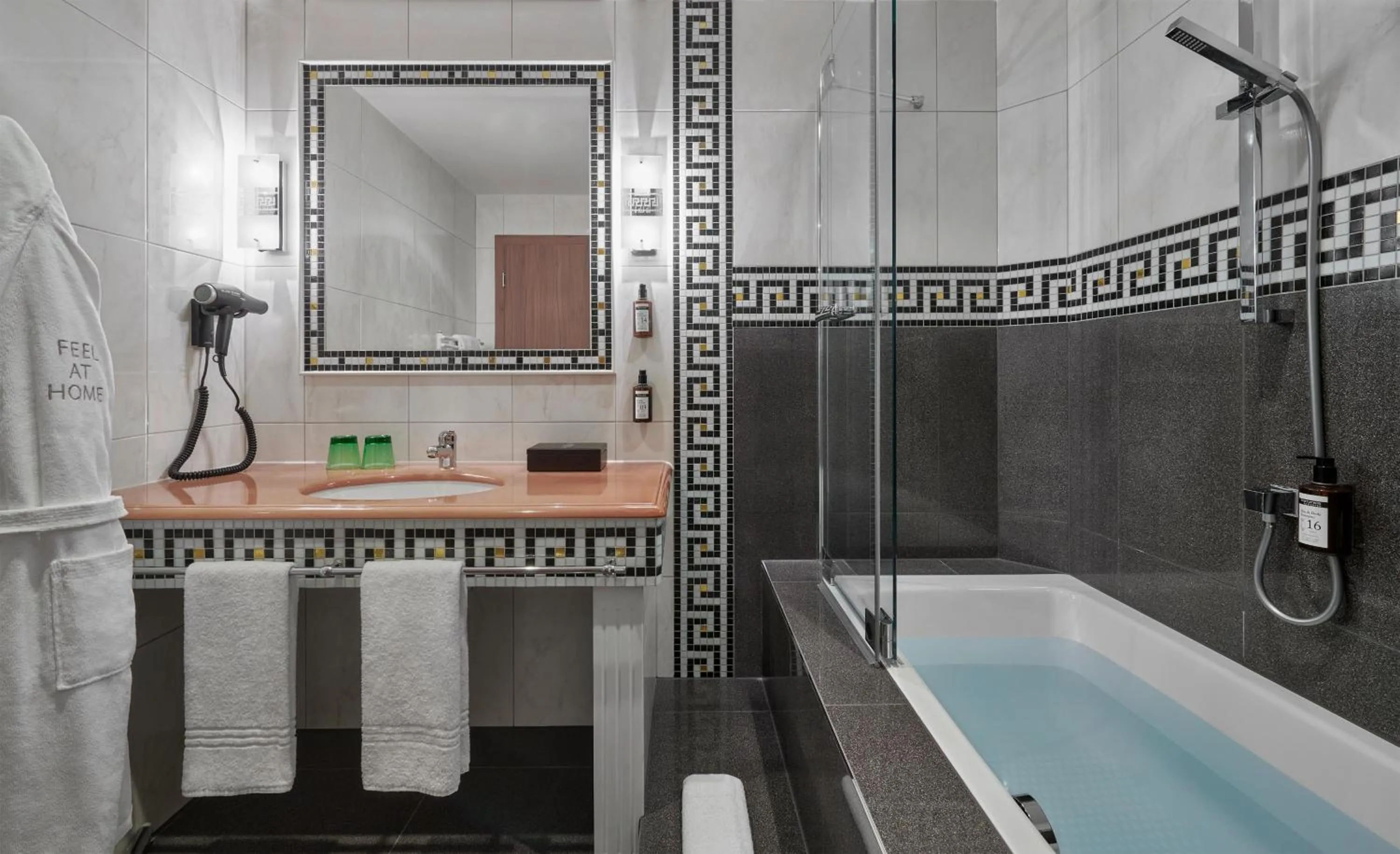 Bathroom in Hotel Schwarzer Adler Innsbruck