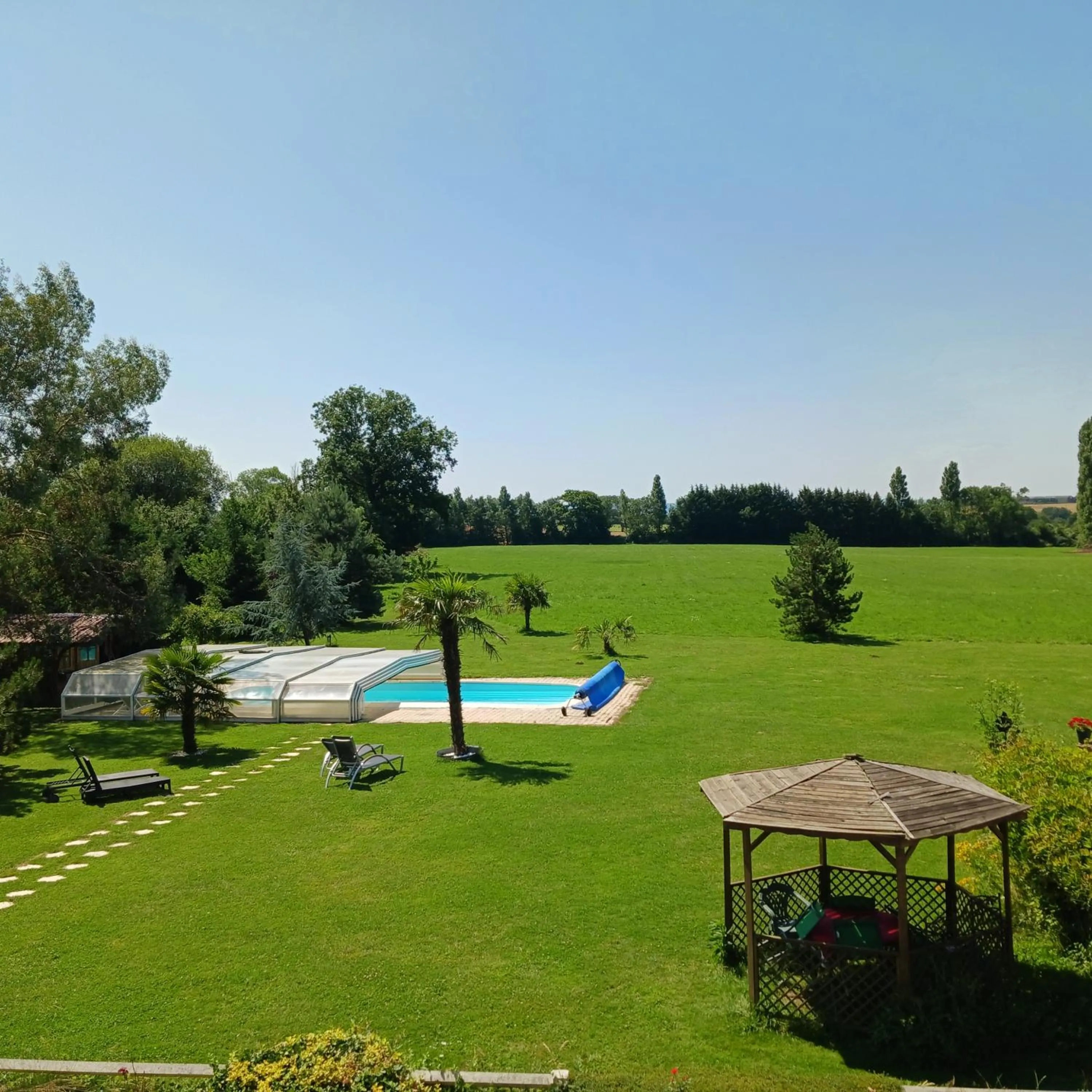 Pool view in Domaine du clos henri