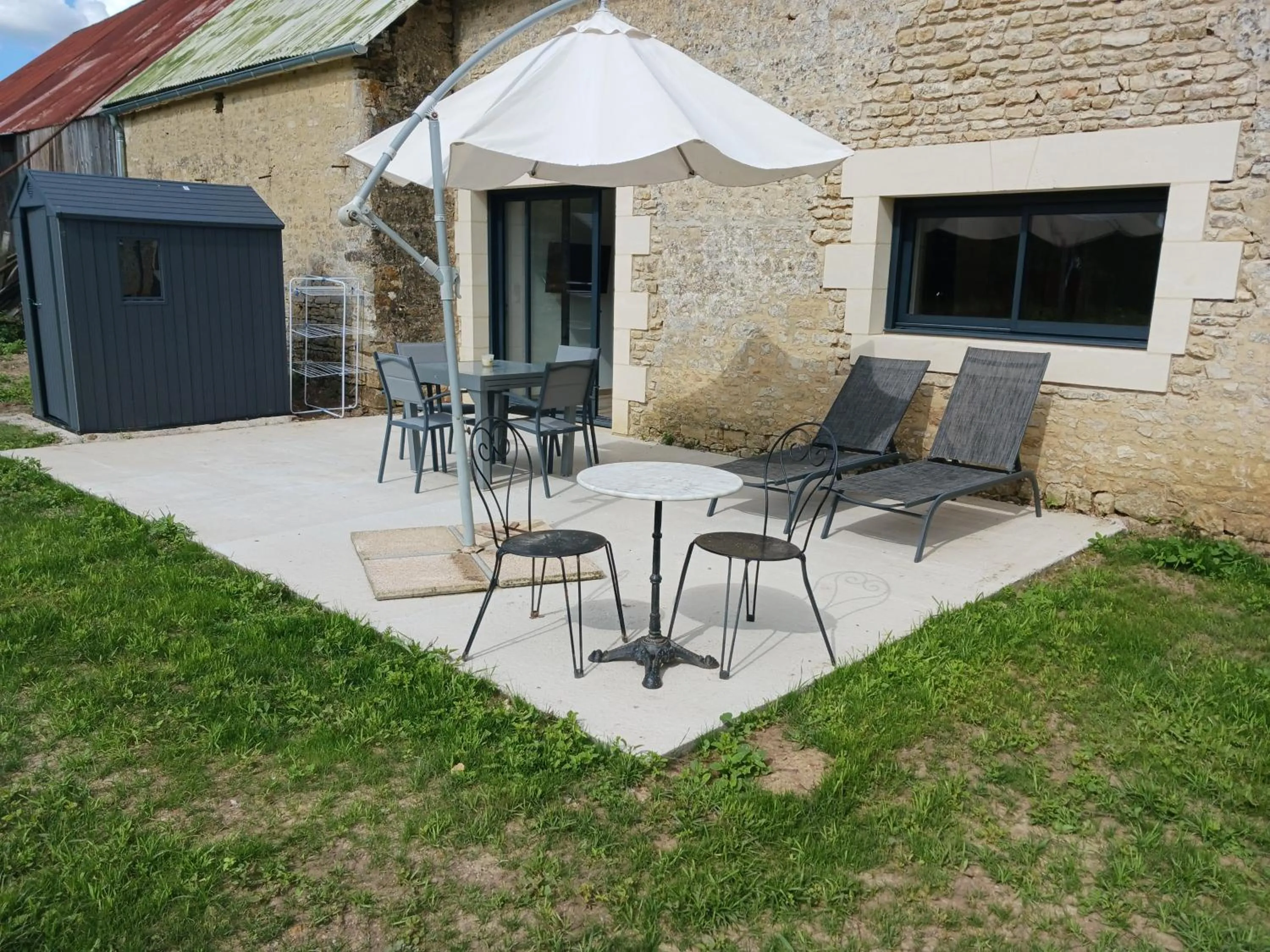 Patio in Domaine du clos henri