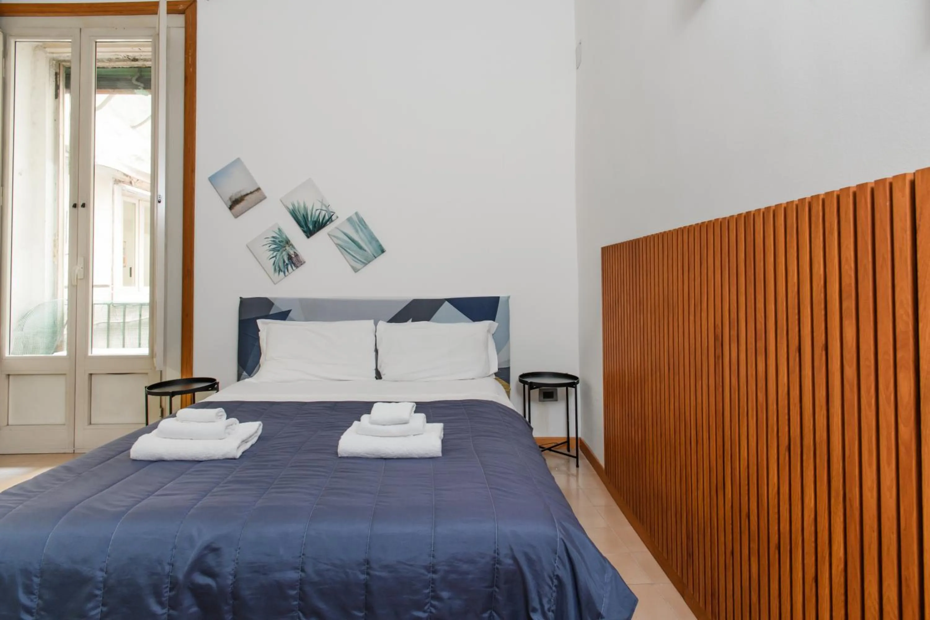 Bed in Inside Chiaia Rooms