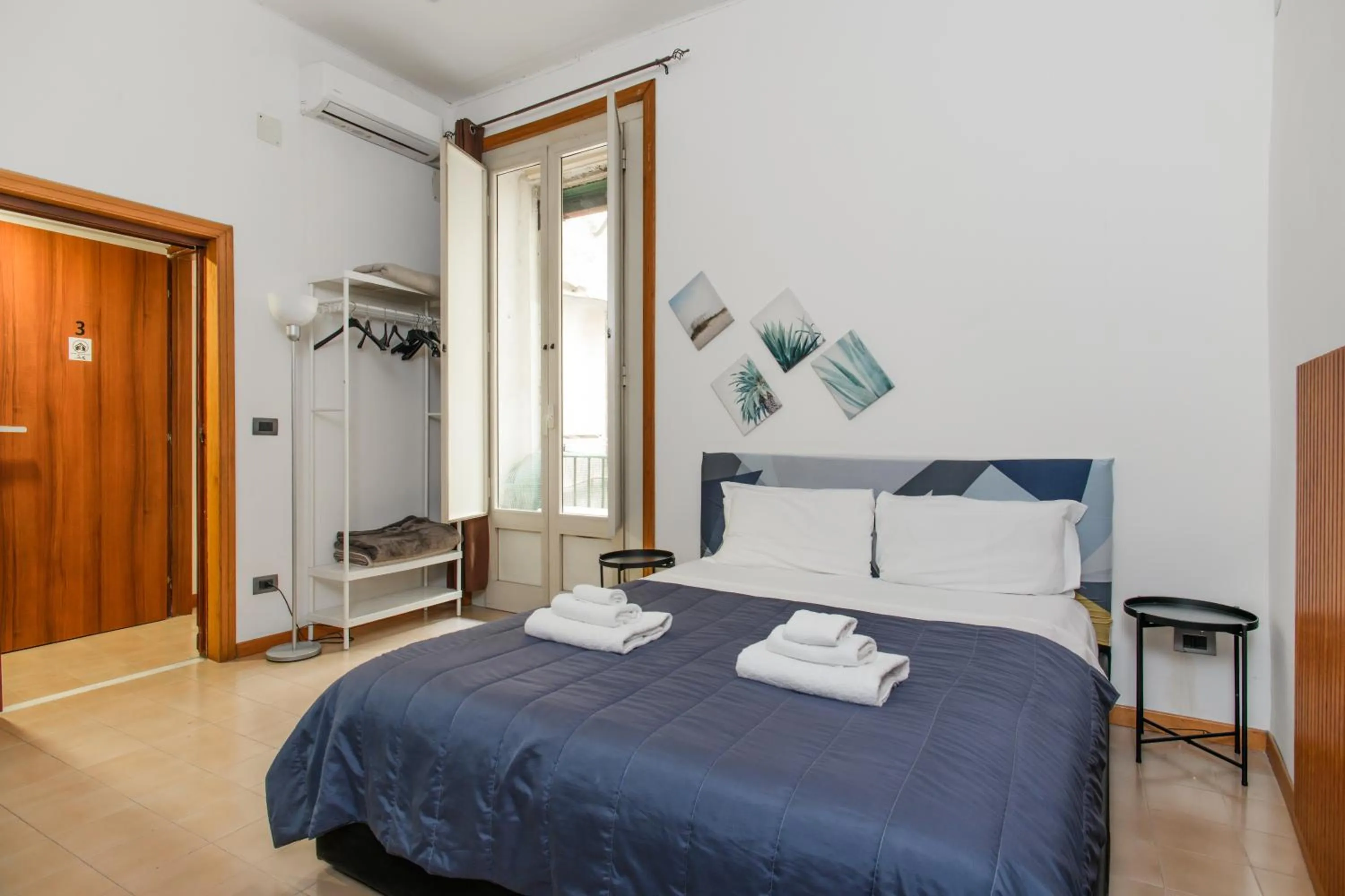 Bed in Inside Chiaia Rooms