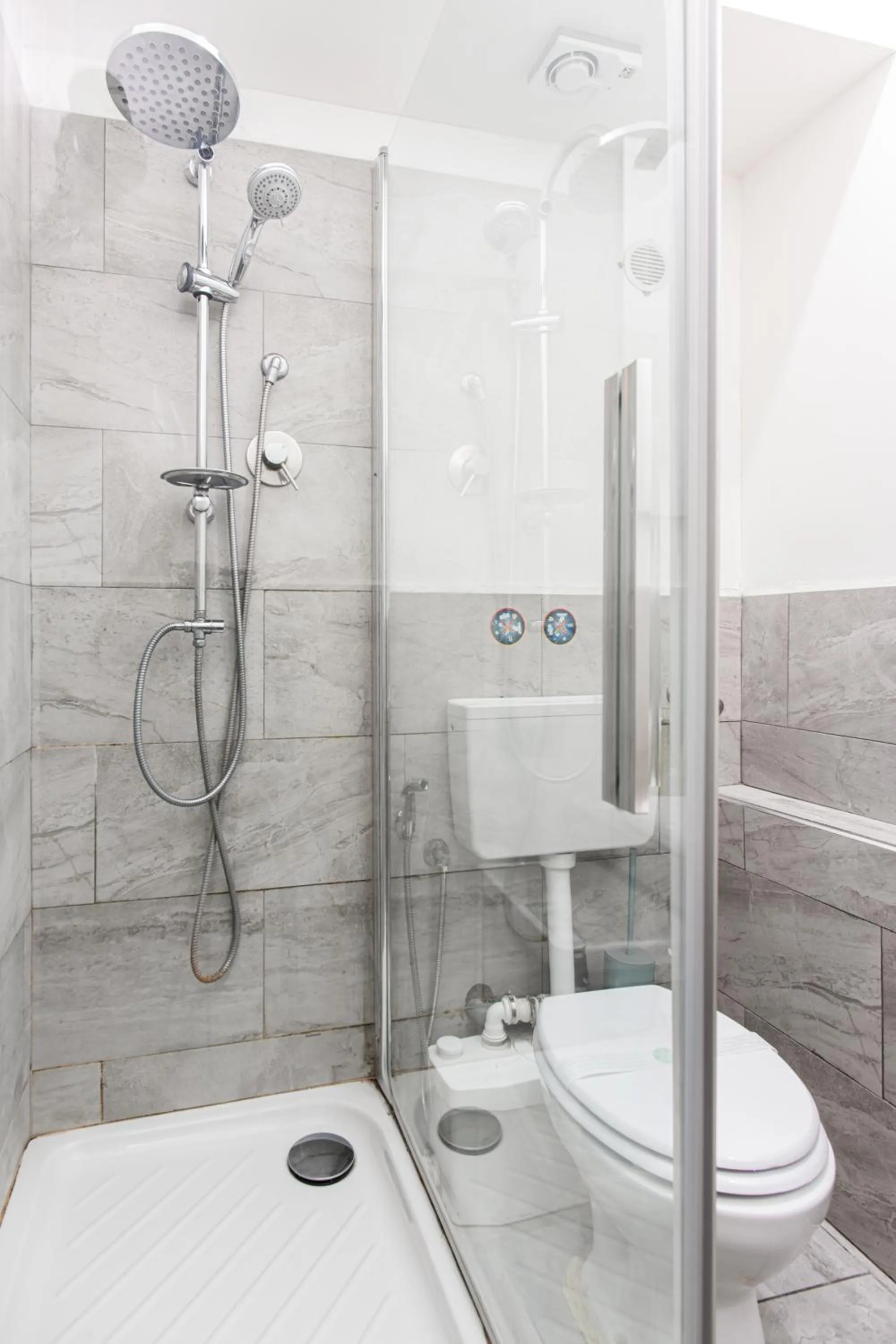 Shower in Inside Chiaia Rooms