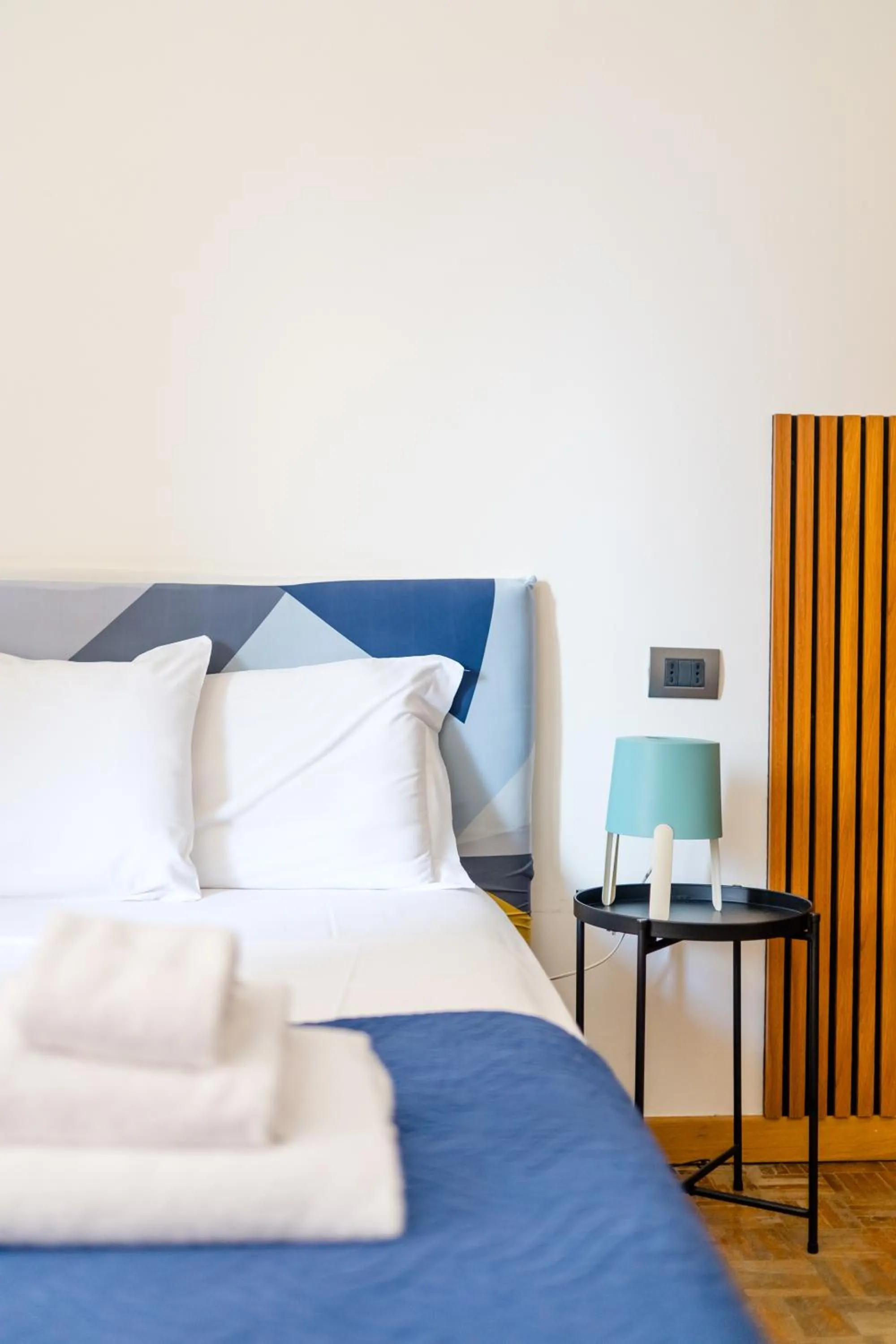 Bed in Inside Chiaia Rooms