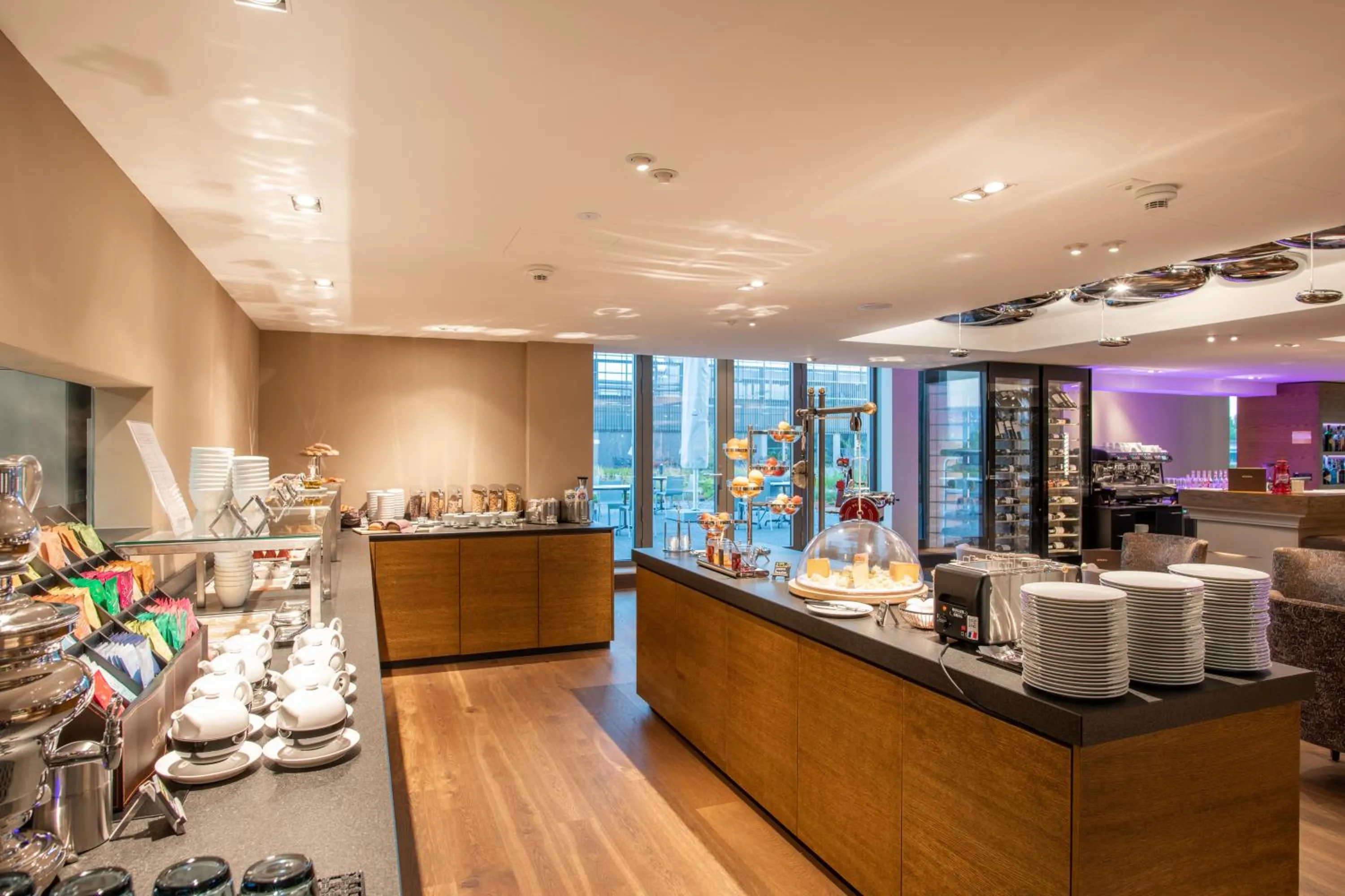 Buffet breakfast in HOTEL illuster - Urban & Local