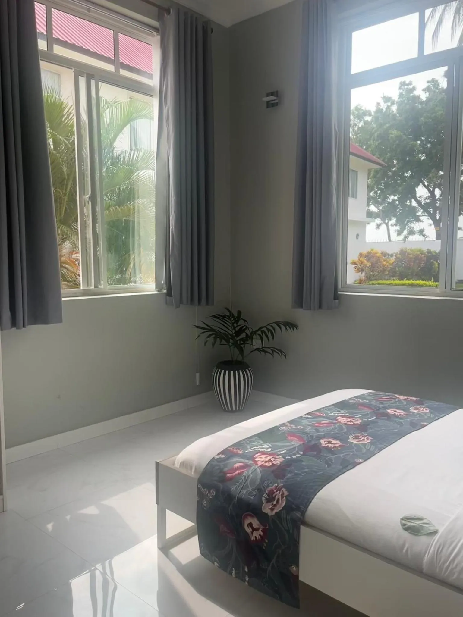 Bed in Calamari Beach Resort