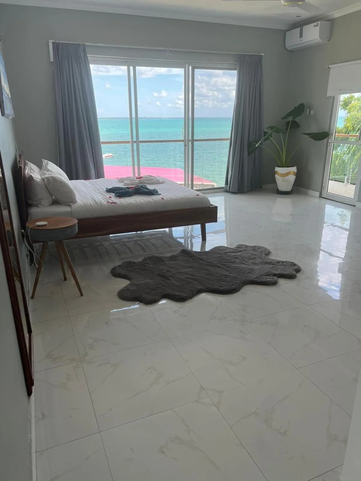 Bed in Calamari Beach Resort