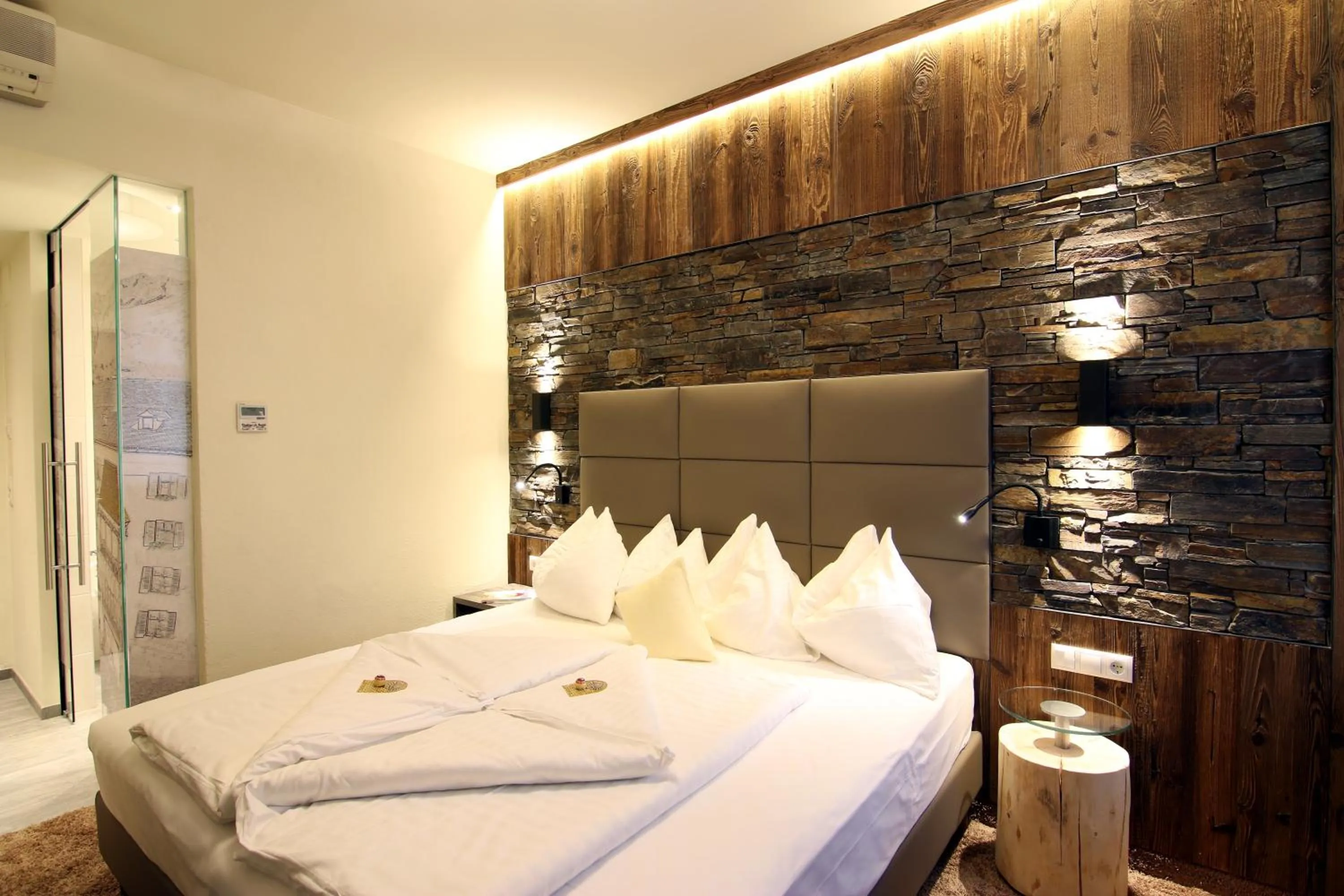 Photo of the whole room, Bed in Hotel Goldener Adler, BW Signature Collection