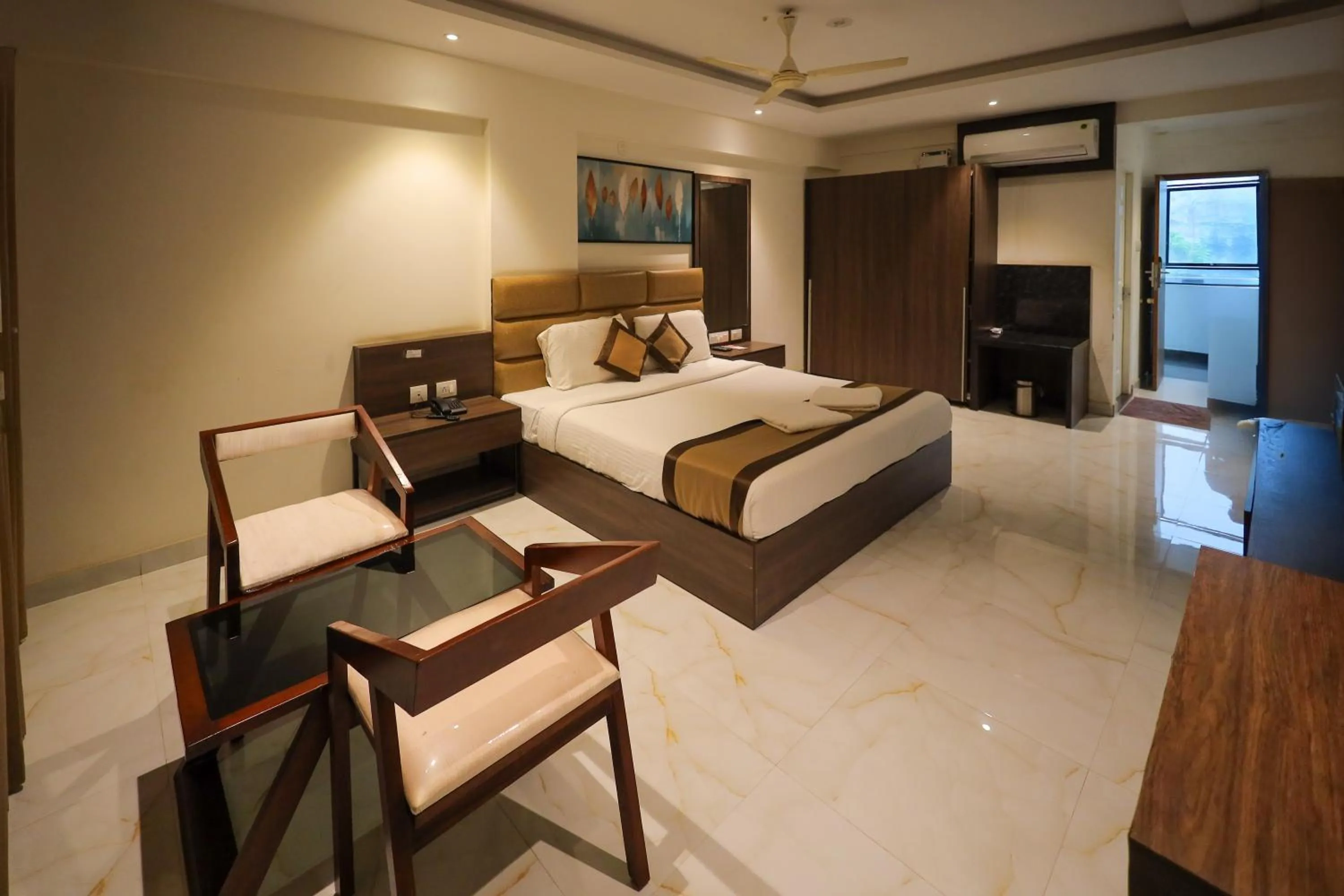 Bedroom, Bed in Adyar Plaza Inn by RAK Rooms, Mangaluru