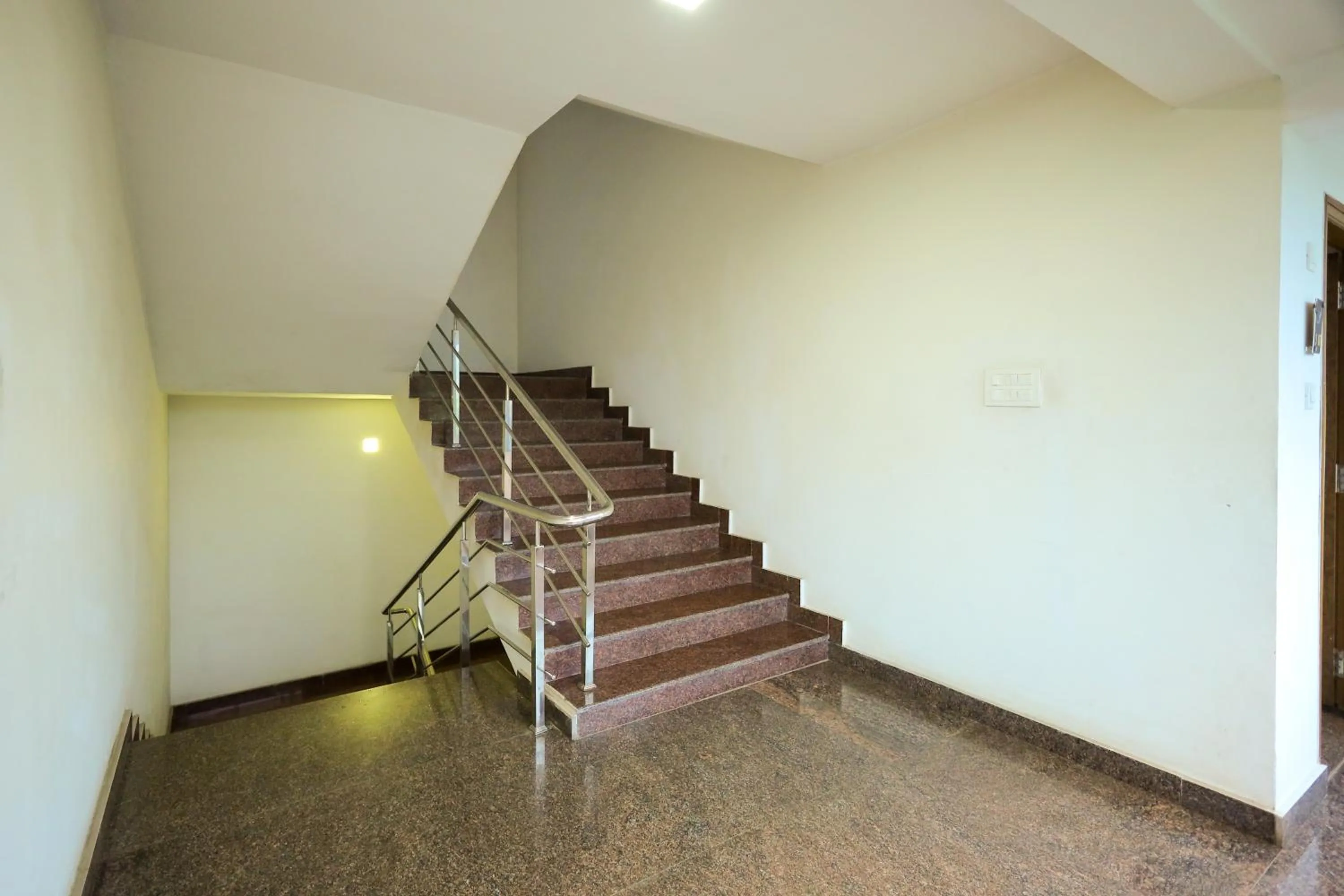 Lobby or reception in Adyar Plaza Inn by RAK Rooms, Mangaluru
