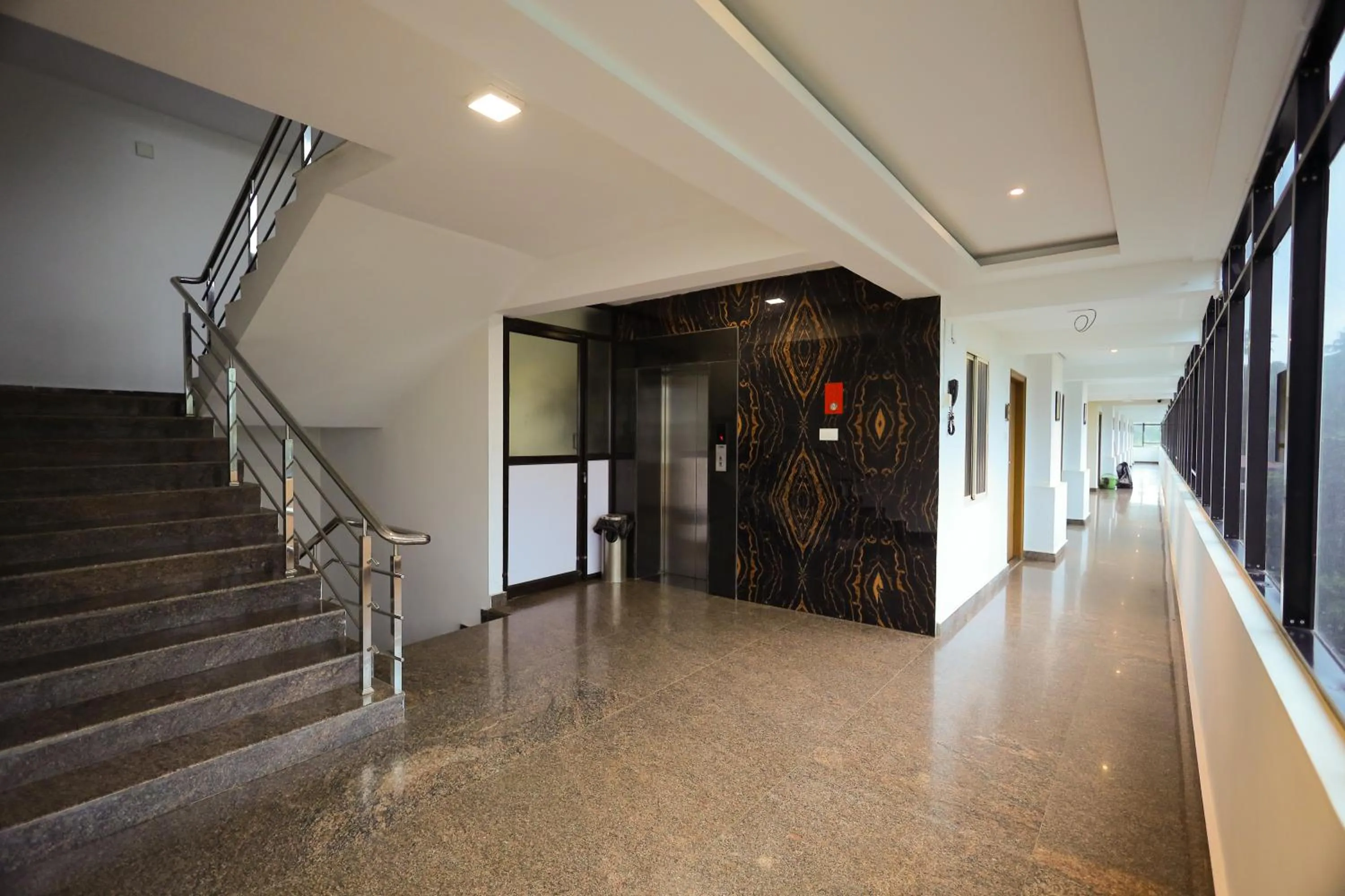 Lobby or reception in Adyar Plaza Inn by RAK Rooms, Mangaluru