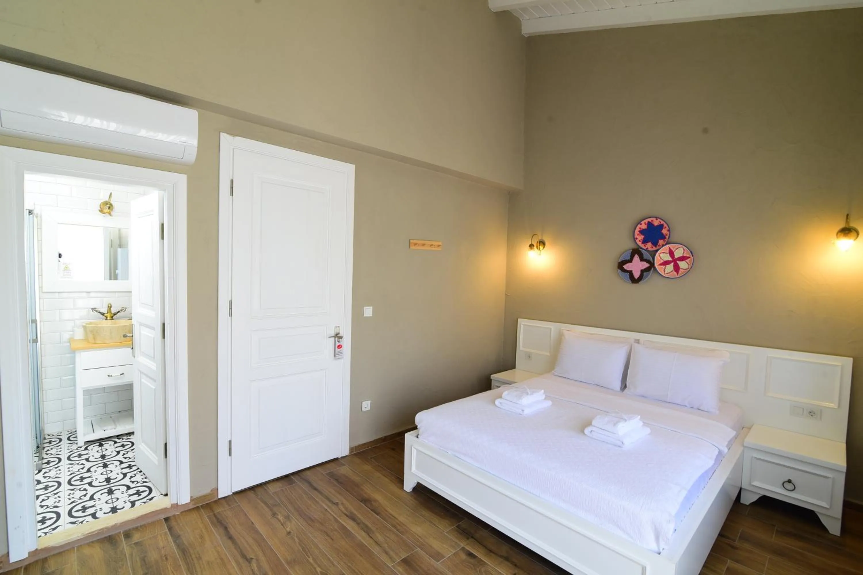 Photo of the whole room, Bed in Jardin d'Azur Alaçatı