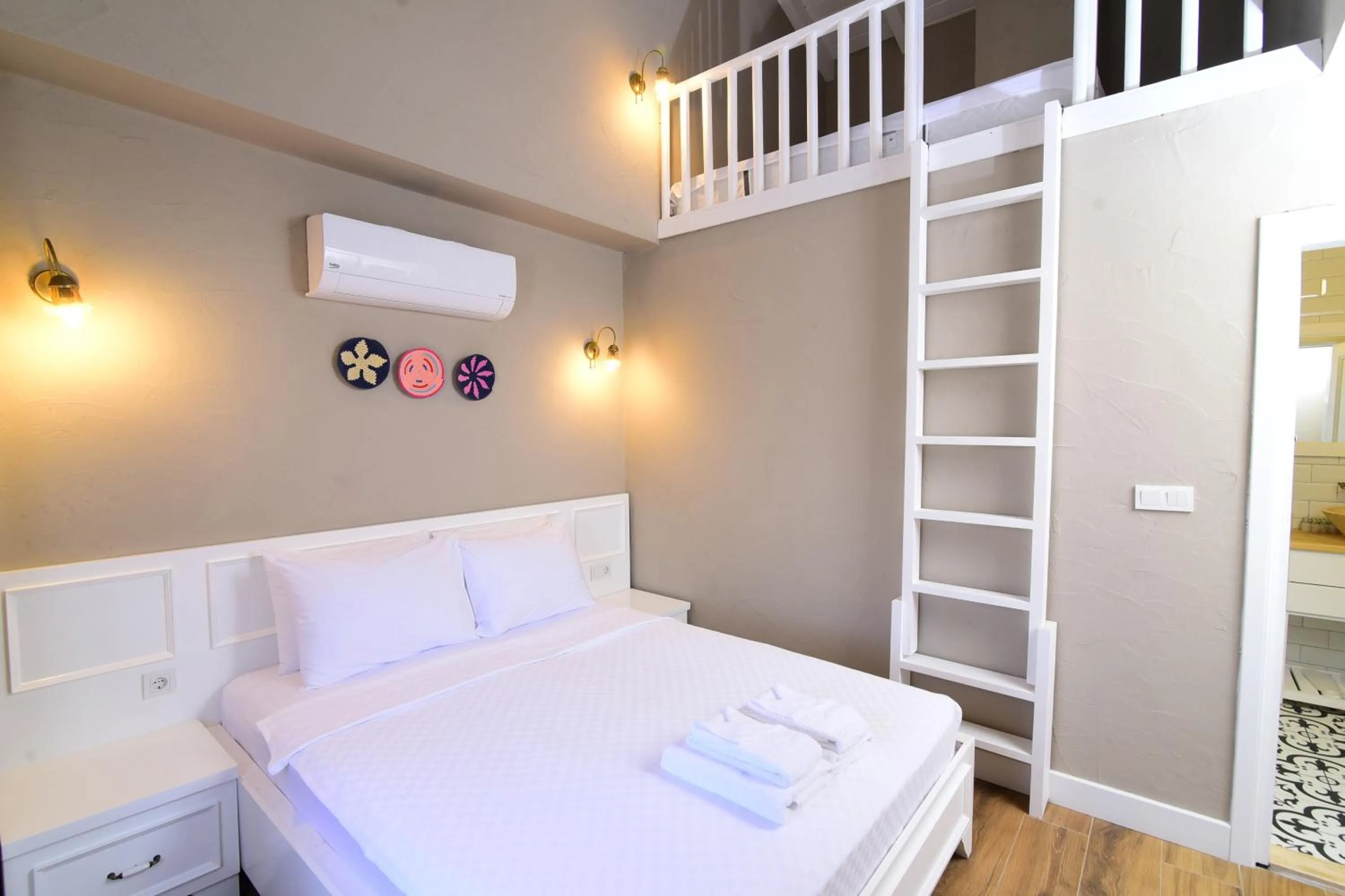 Photo of the whole room, Bed in Jardin d'Azur Alaçatı