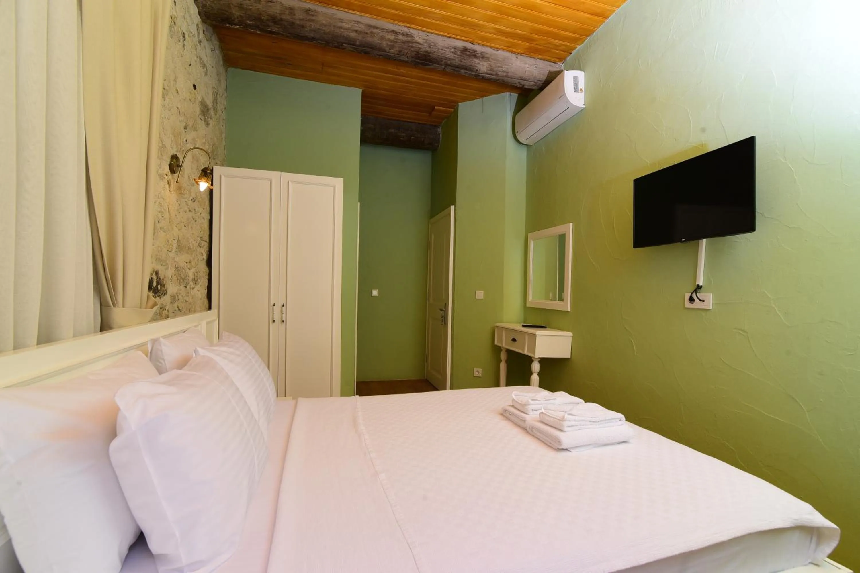 Photo of the whole room, Bed in Jardin d'Azur Alaçatı