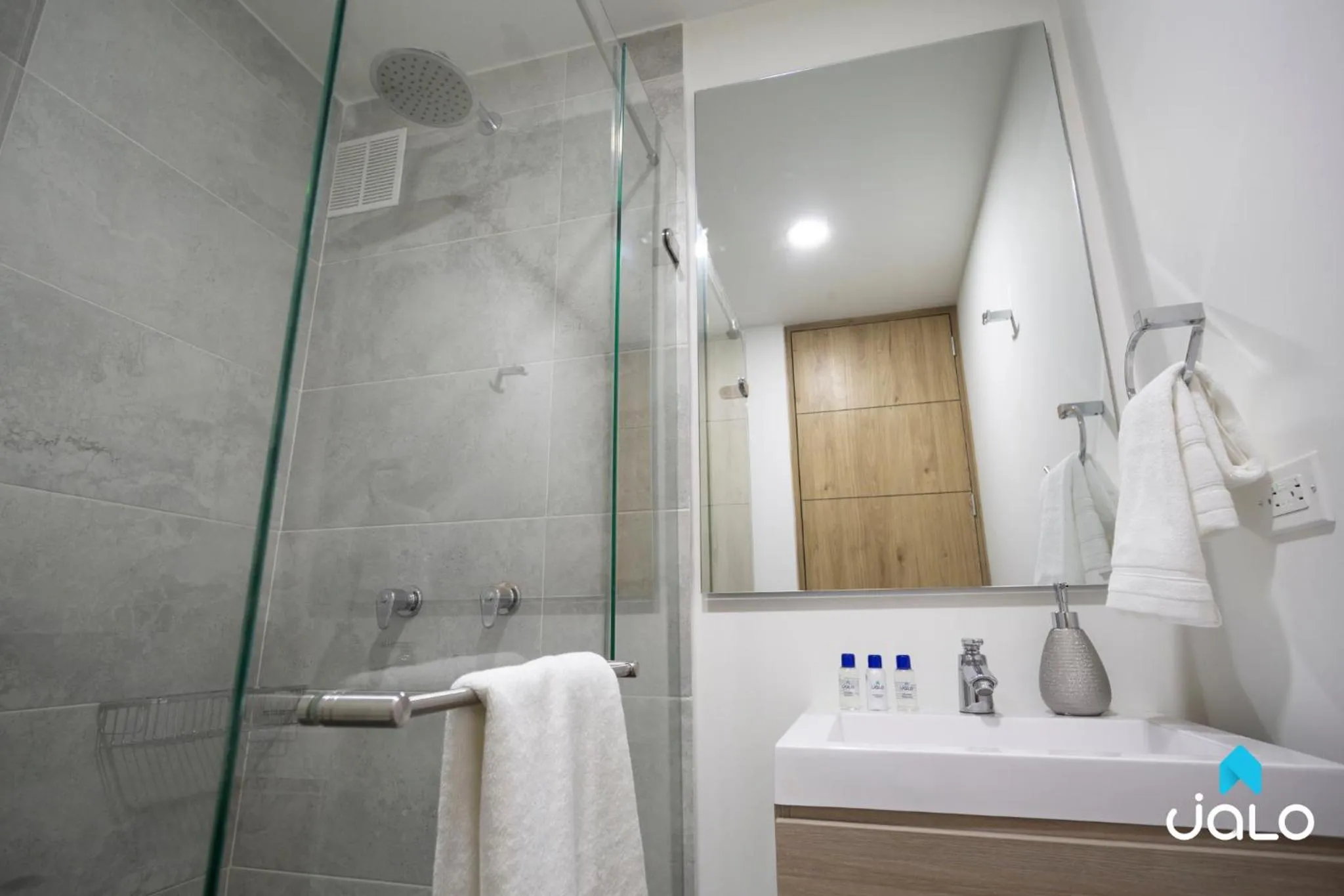 Shower in Torre Acqua Lofts - Downtown Bogota By Jalo