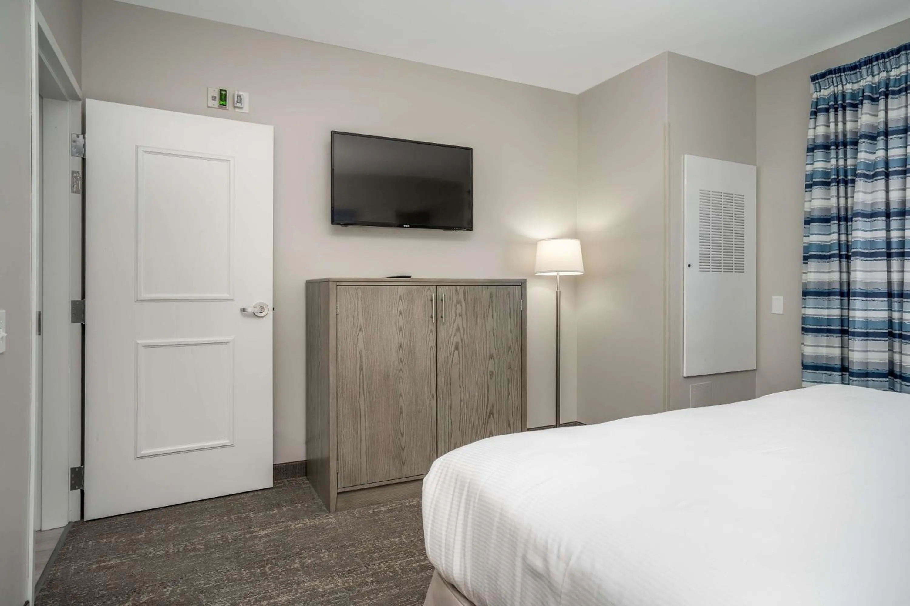 Photo of the whole room, Bed in Lighthouse Suites - Best Western Signature Collection