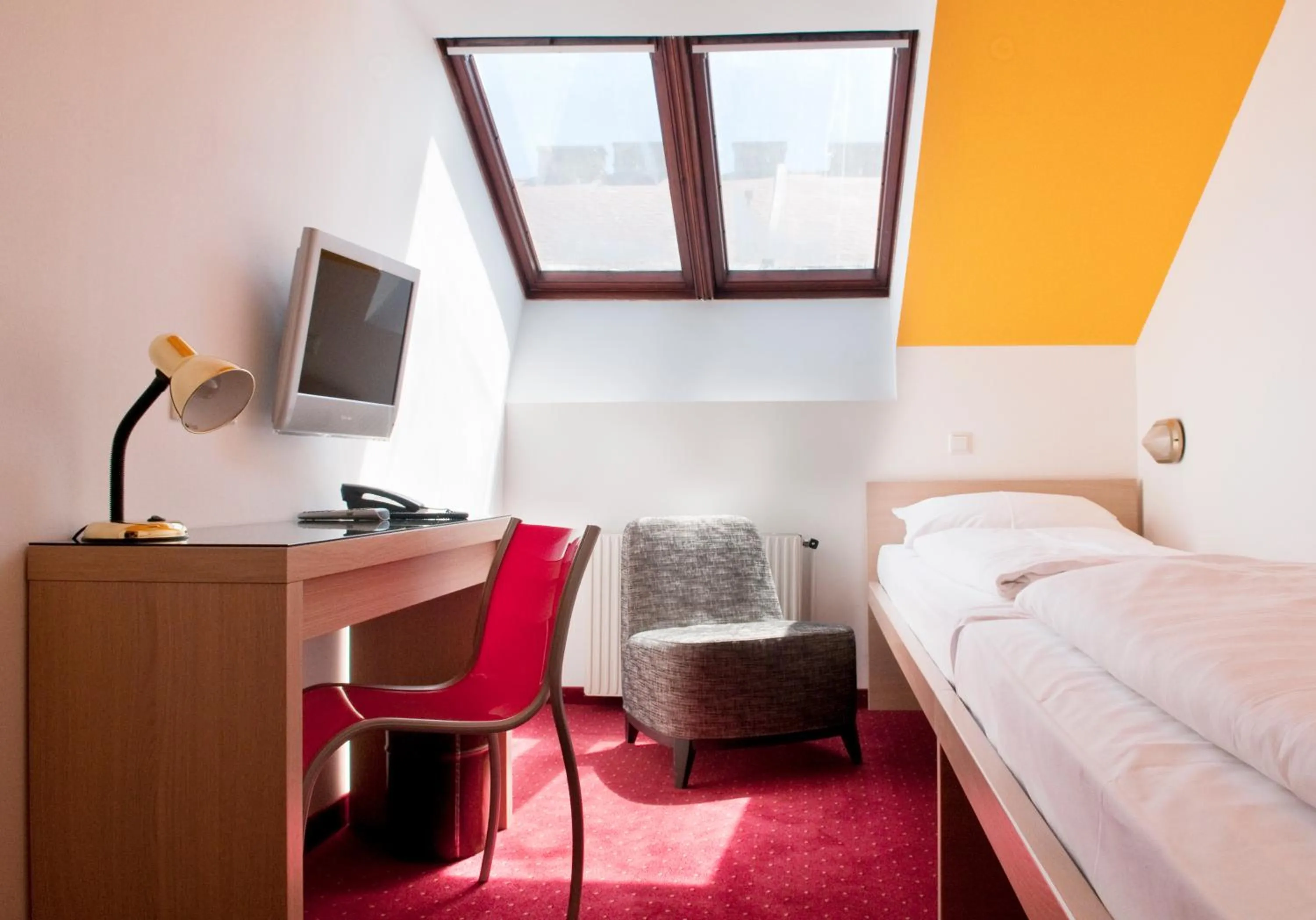 Photo of the whole room, Bed in Hotel Kunsthof