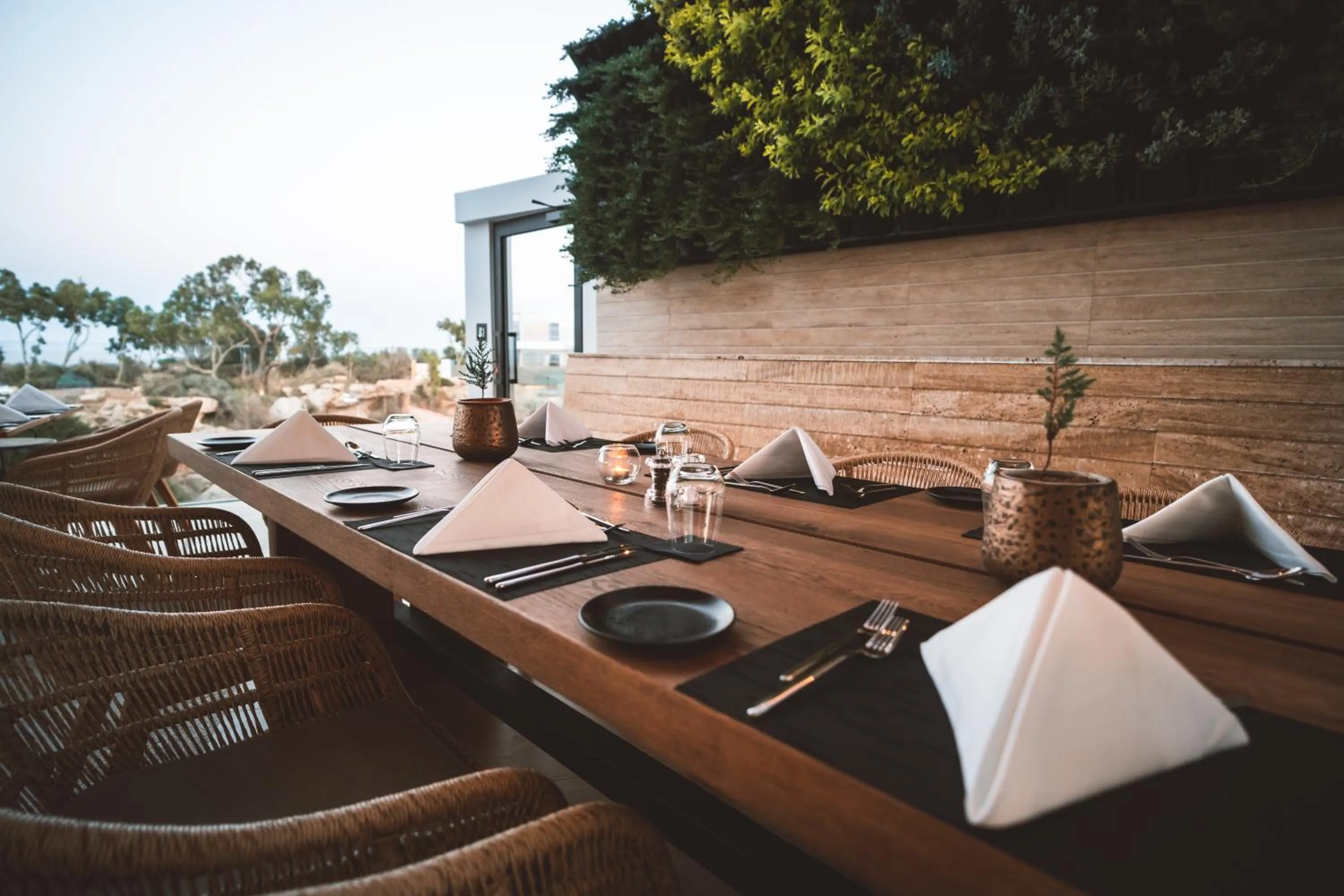 Restaurant/places to eat in Periyiali Konnos Villas Beach Resort