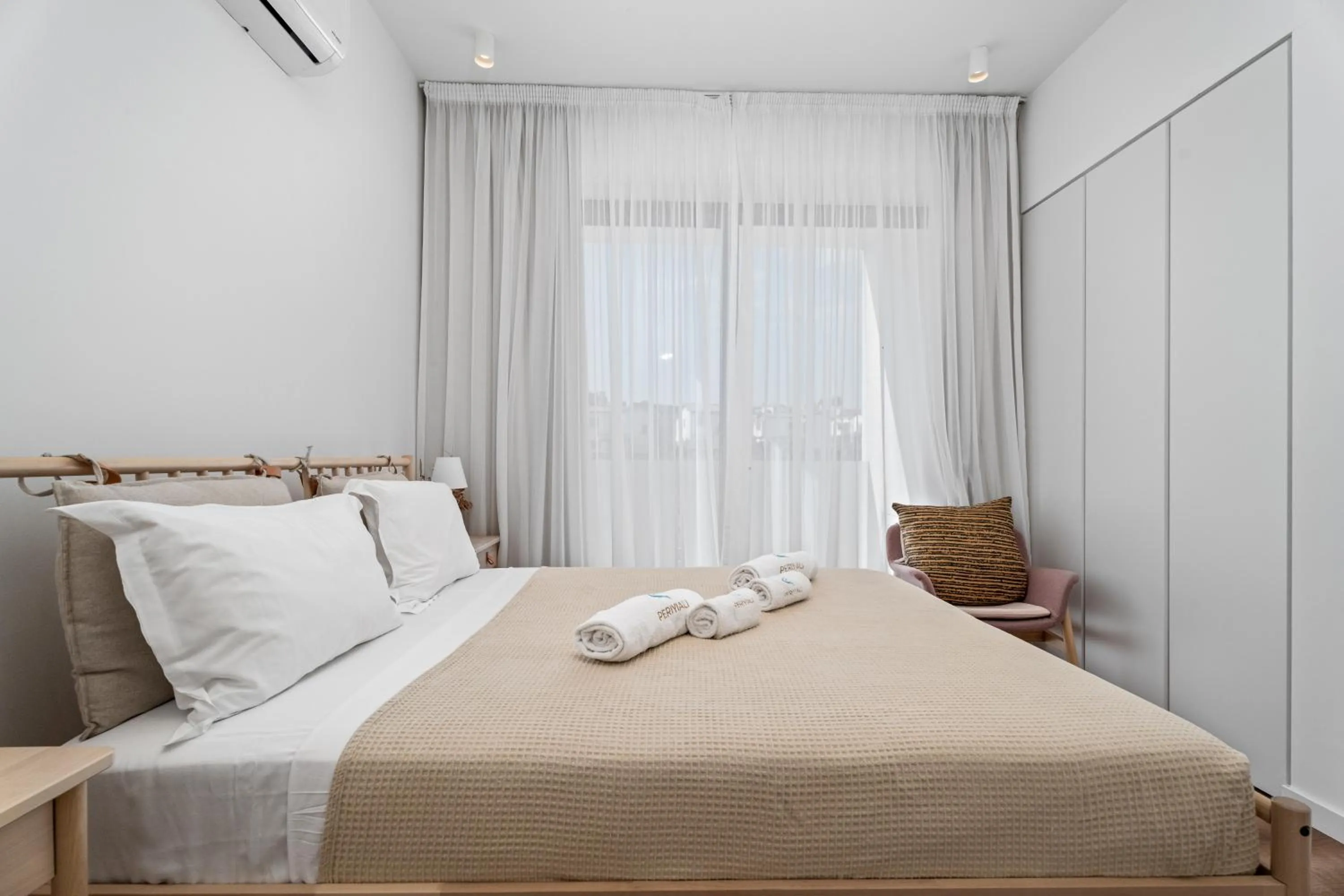 Bed in Periyiali Konnos Villas Beach Resort