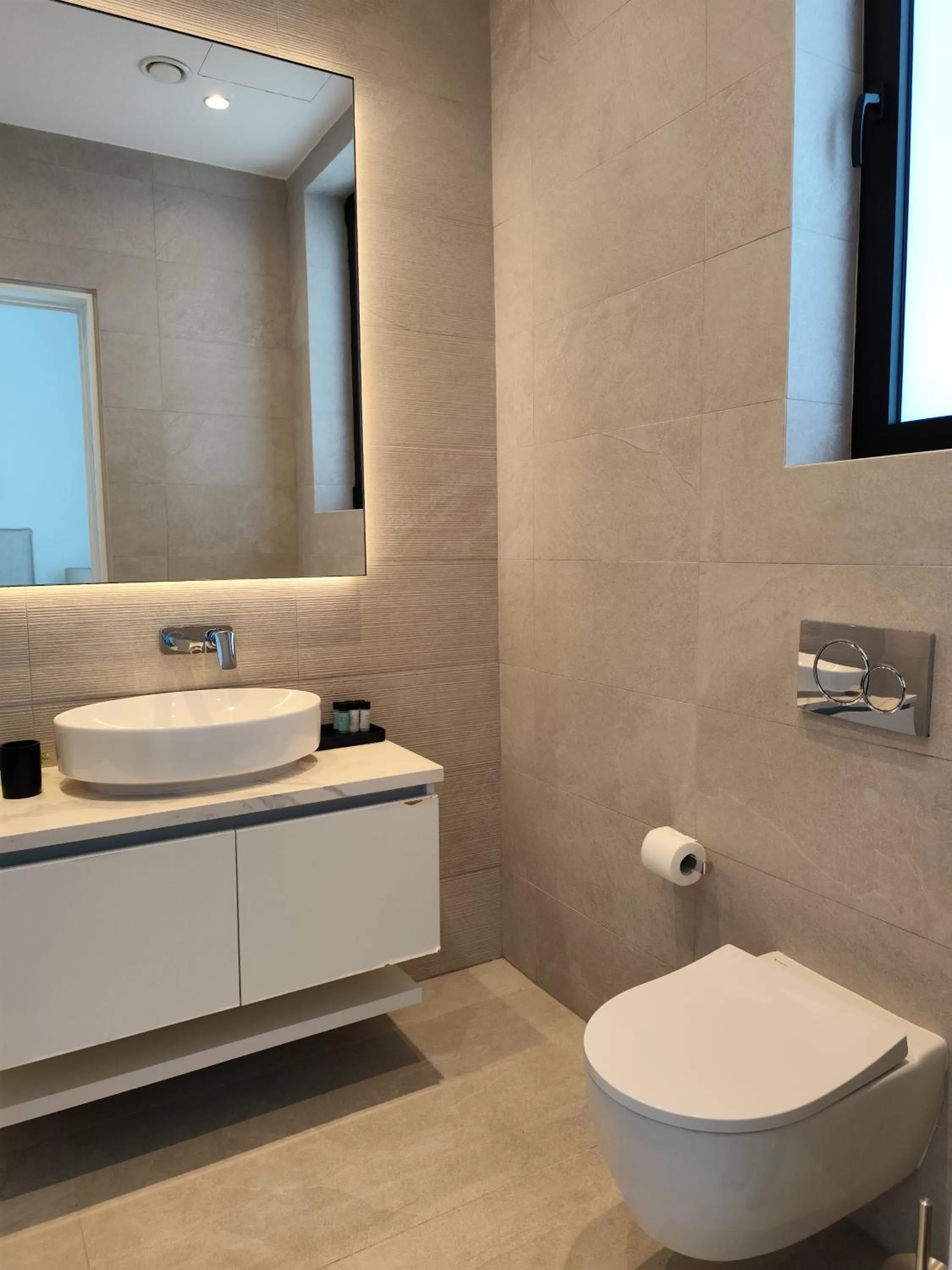 Bathroom in Periyiali Konnos Villas Beach Resort