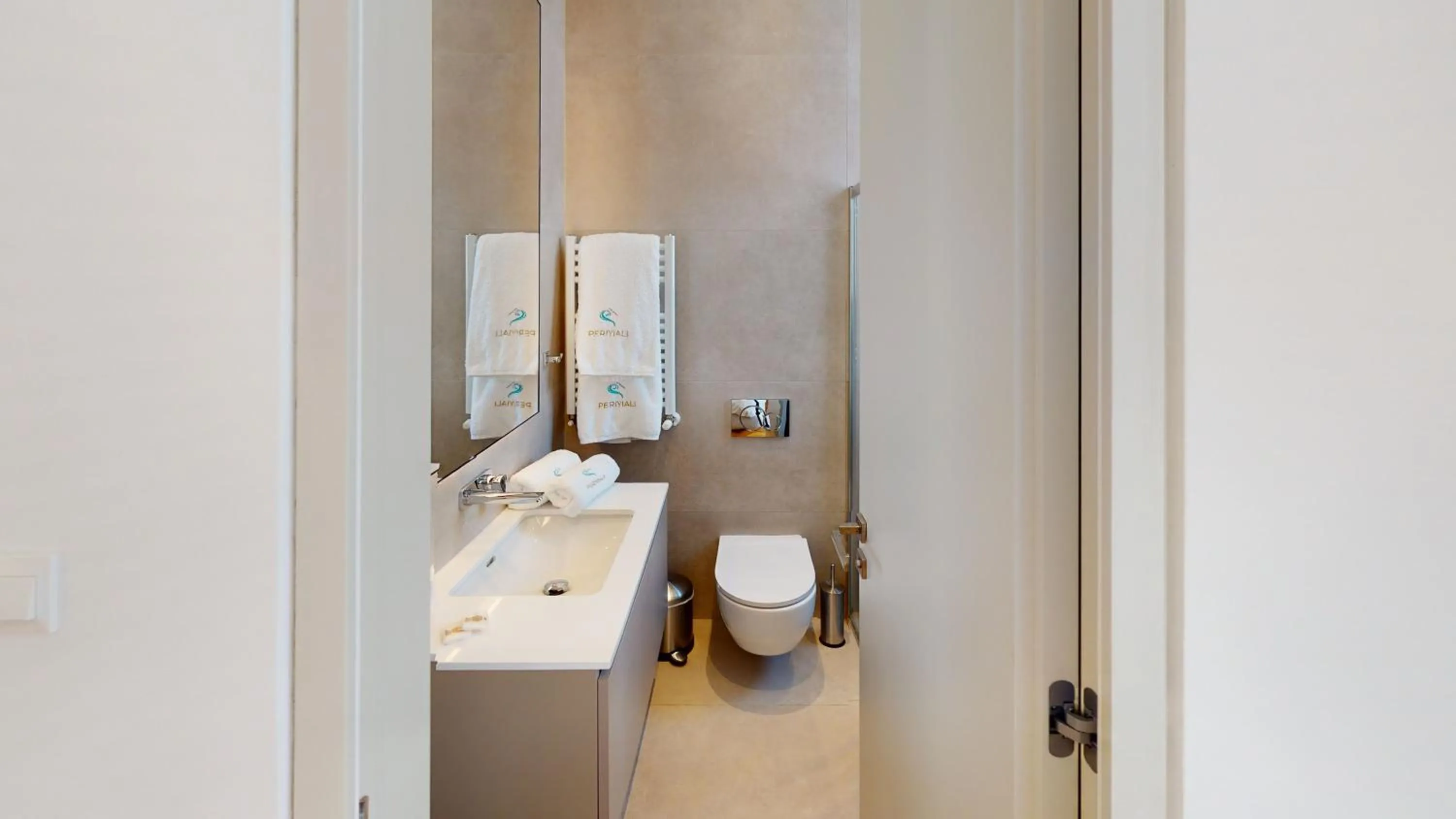 Toilet in Periyiali Konnos Villas Beach Resort