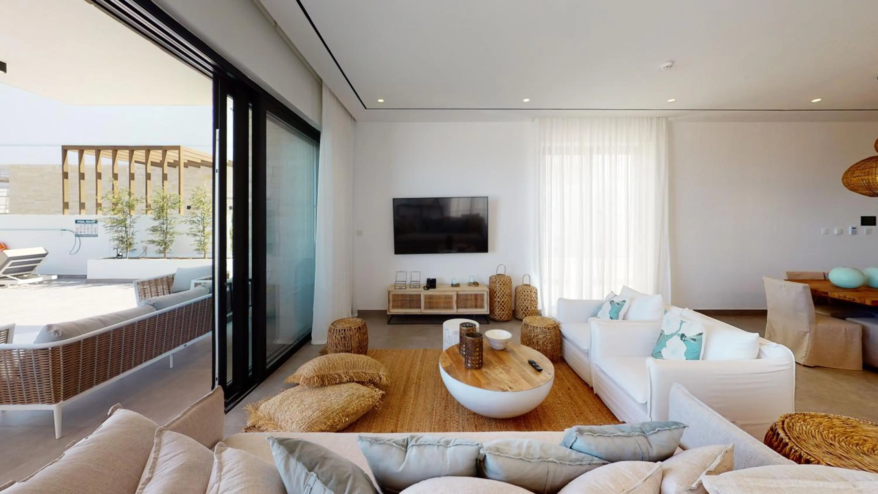 TV and multimedia in Periyiali Konnos Villas Beach Resort