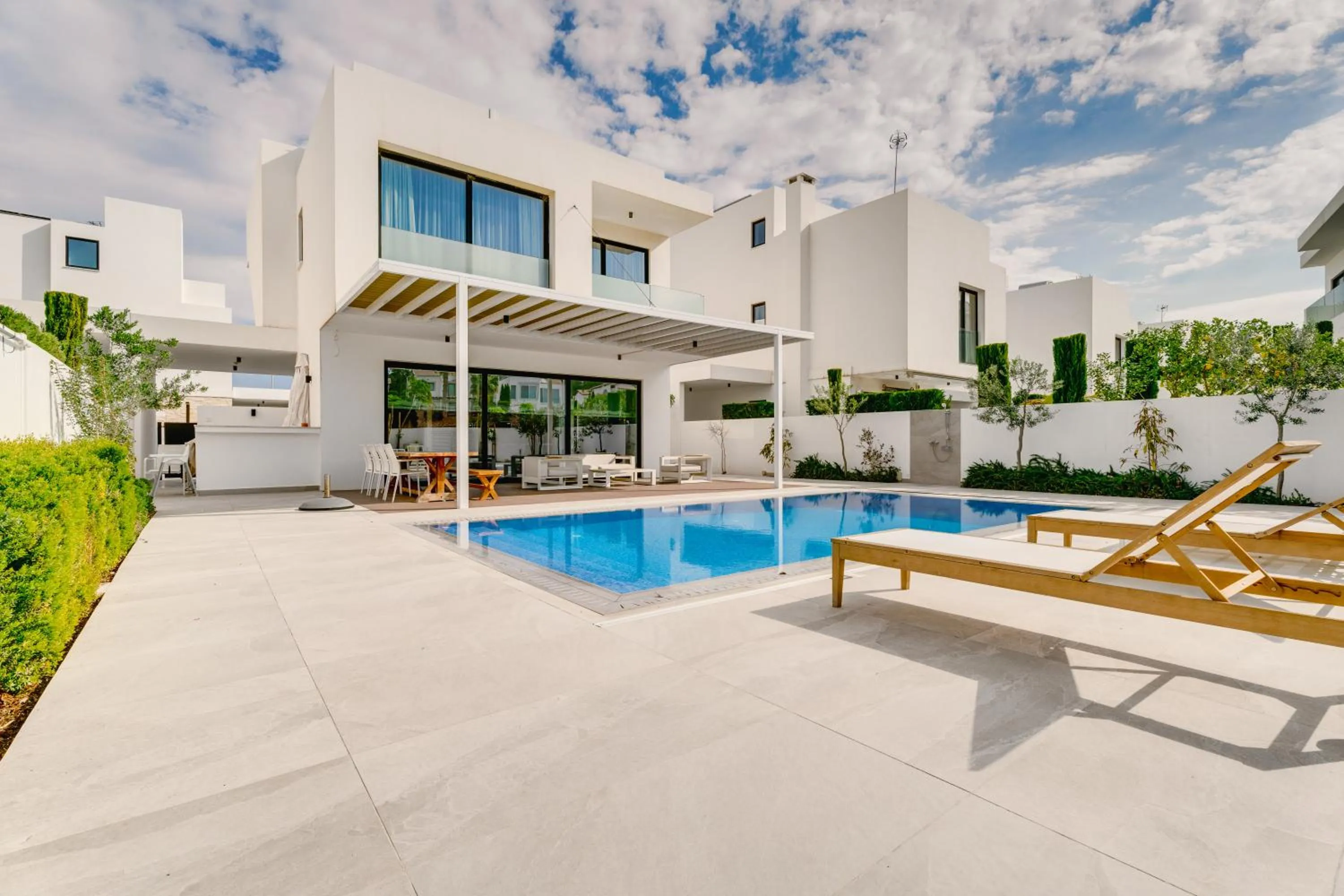 Swimming pool in Periyiali Konnos Villas Beach Resort