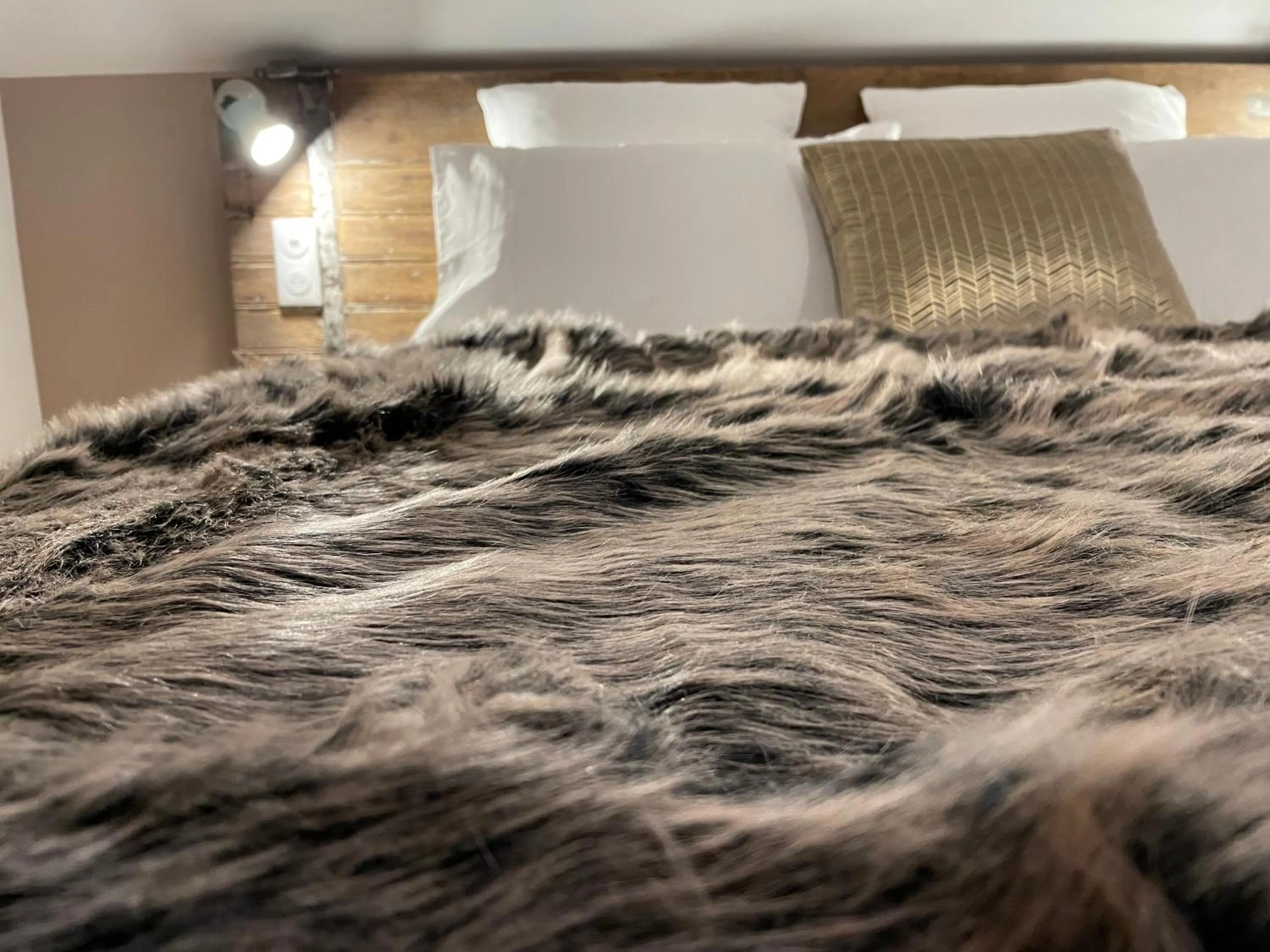 Bed in L'Atelier des Magnolias