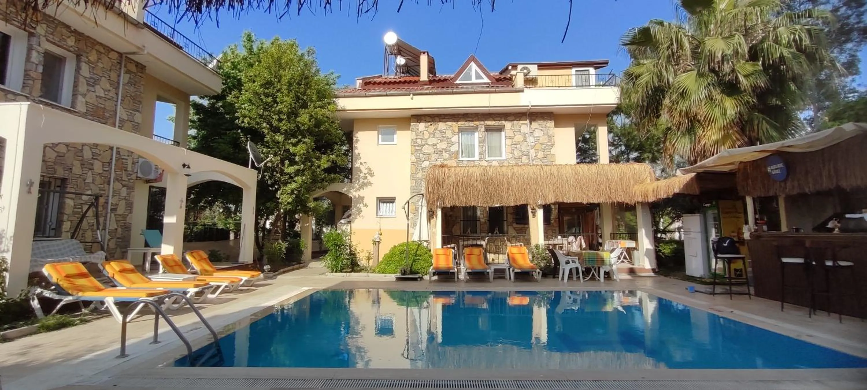 Pool view in çileks apart otel