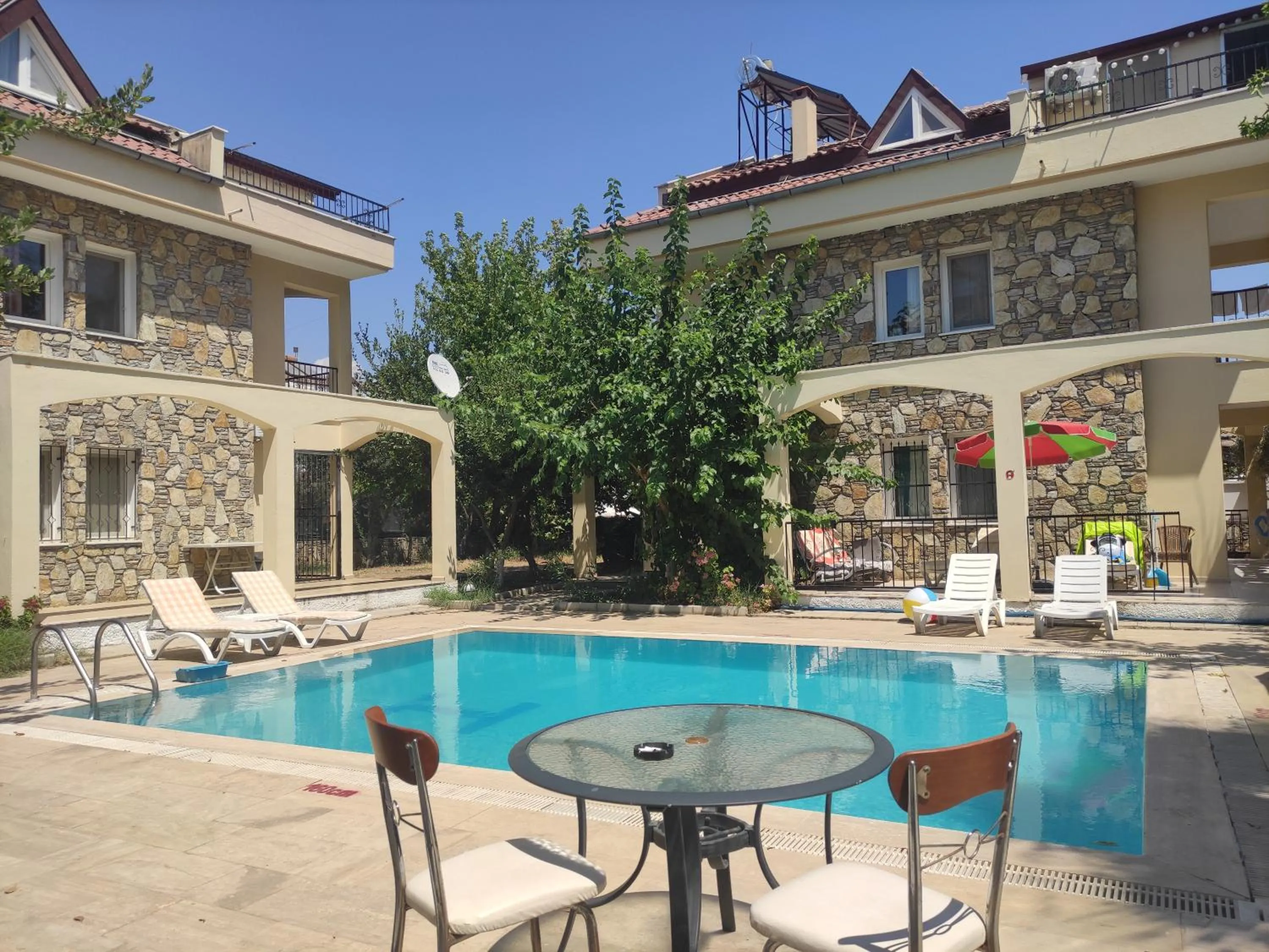 Property building in çileks apart otel