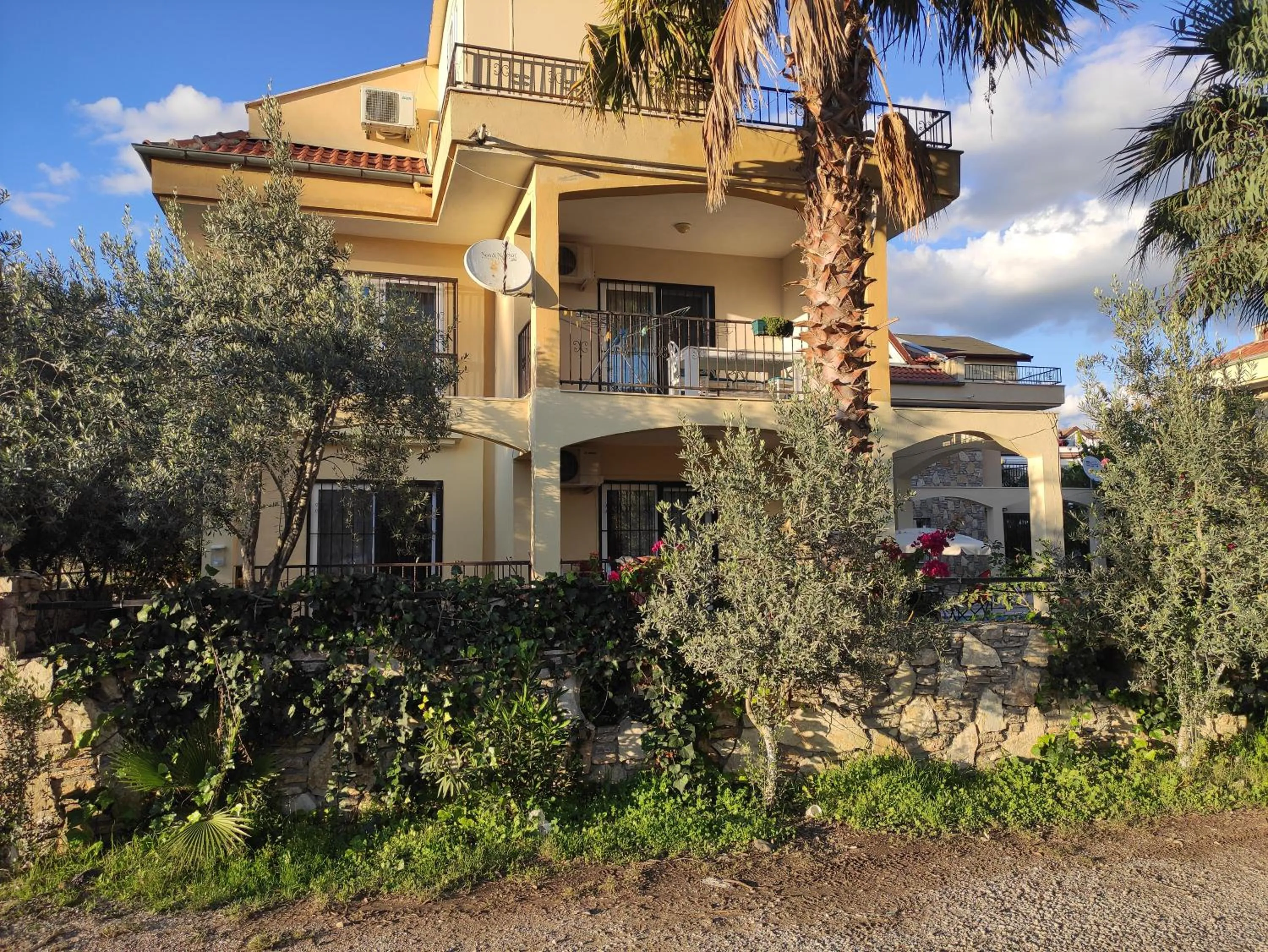 Property building in çileks apart otel