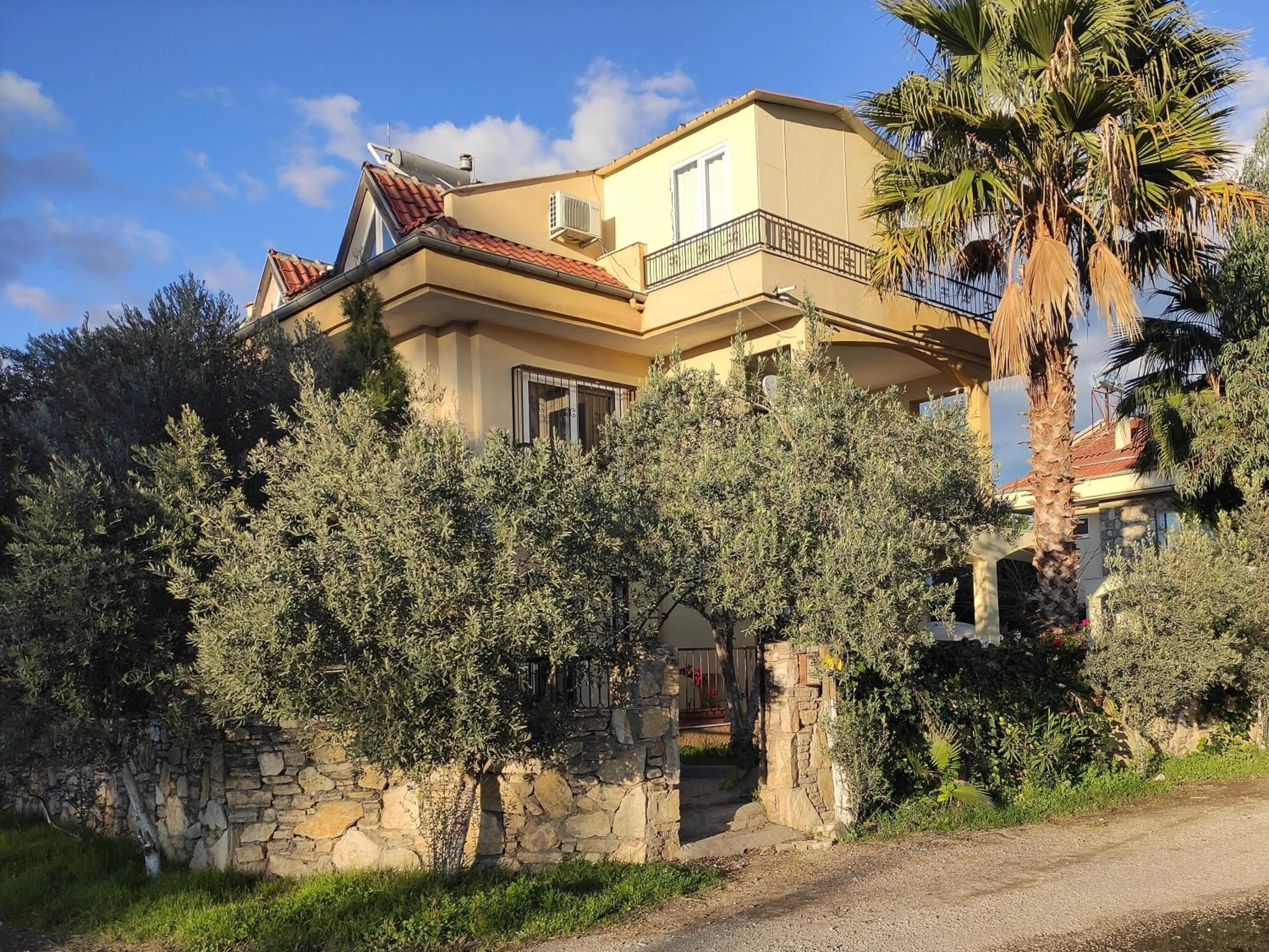 Property building in çileks apart otel