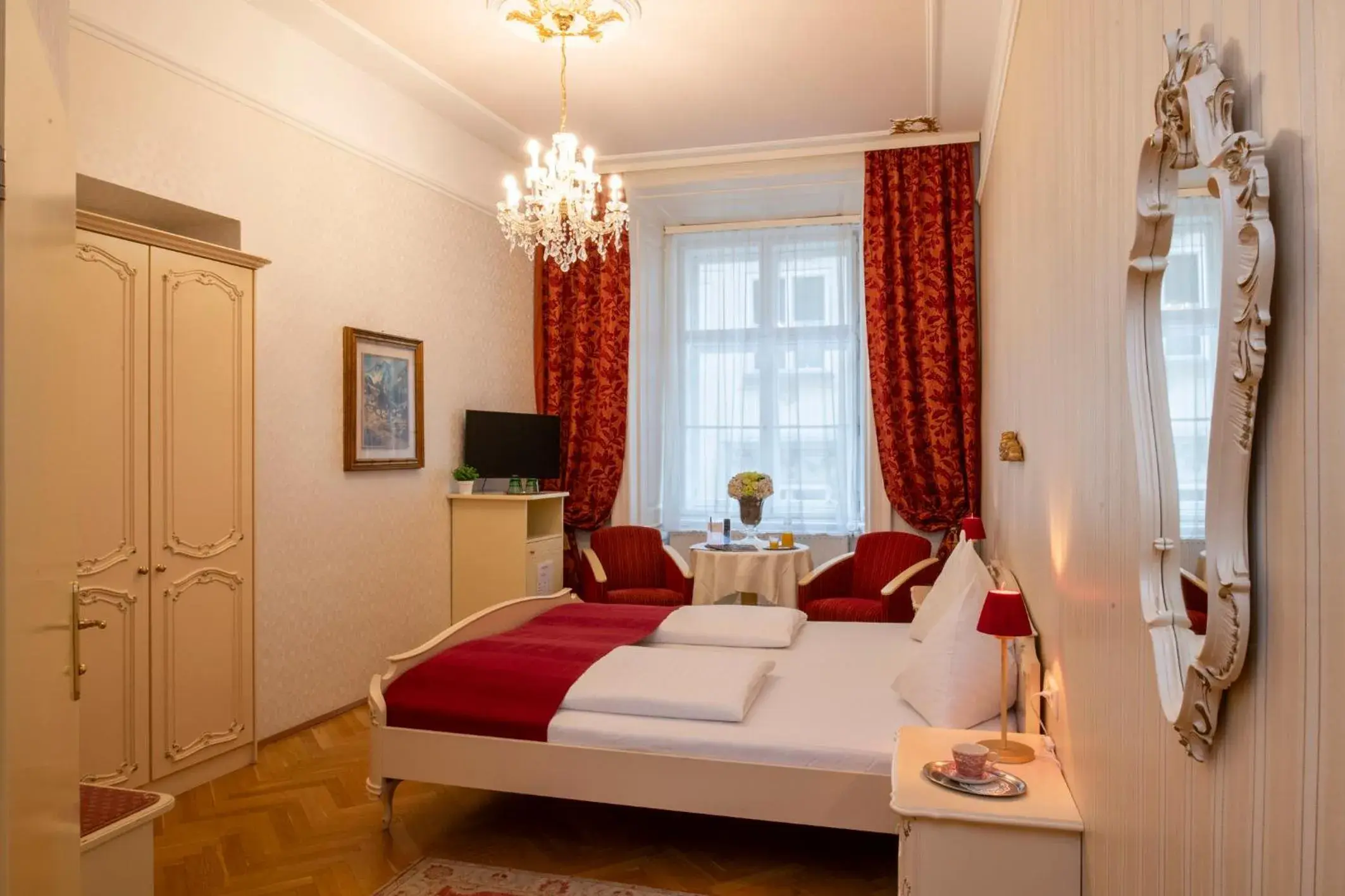 Classic Double or Twin Room in Pertschy Palais Hotel Classic Double or Twin Room in Pertschy Palais Hotel