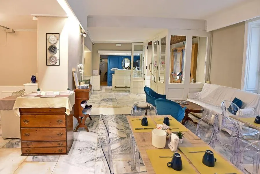 Lobby or reception in Hotel Bristol