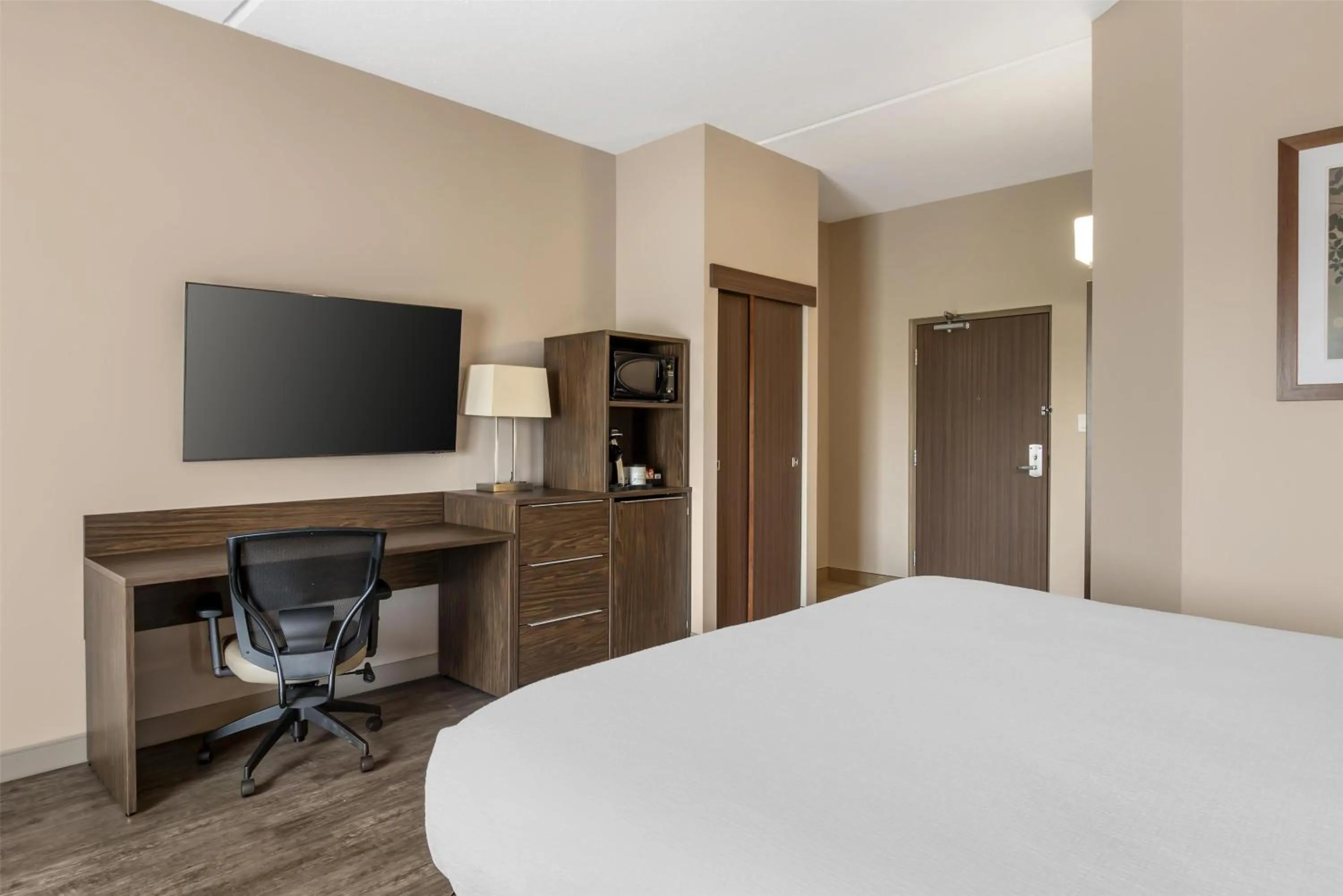 Bedroom, Bed in Best Western Plus Winnipeg West