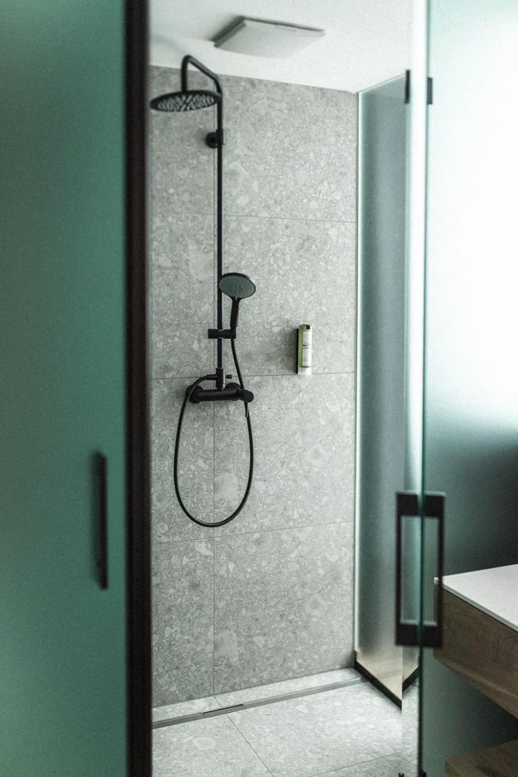 Shower in Stadthotel Goldenes Schiff