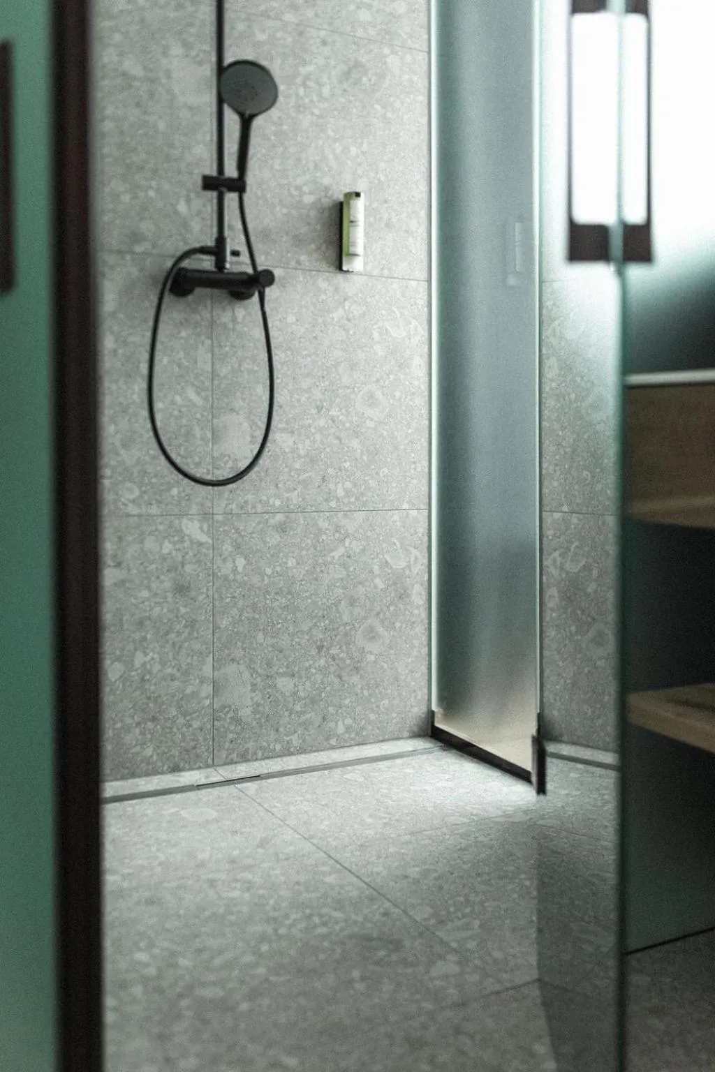 Shower in Stadthotel Goldenes Schiff