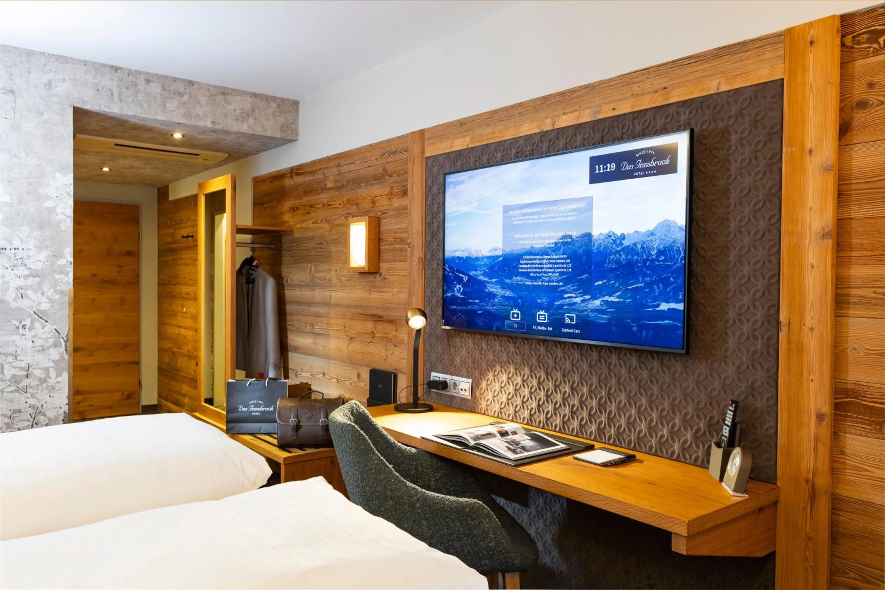 TV and multimedia, Bed in Hotel Innsbruck