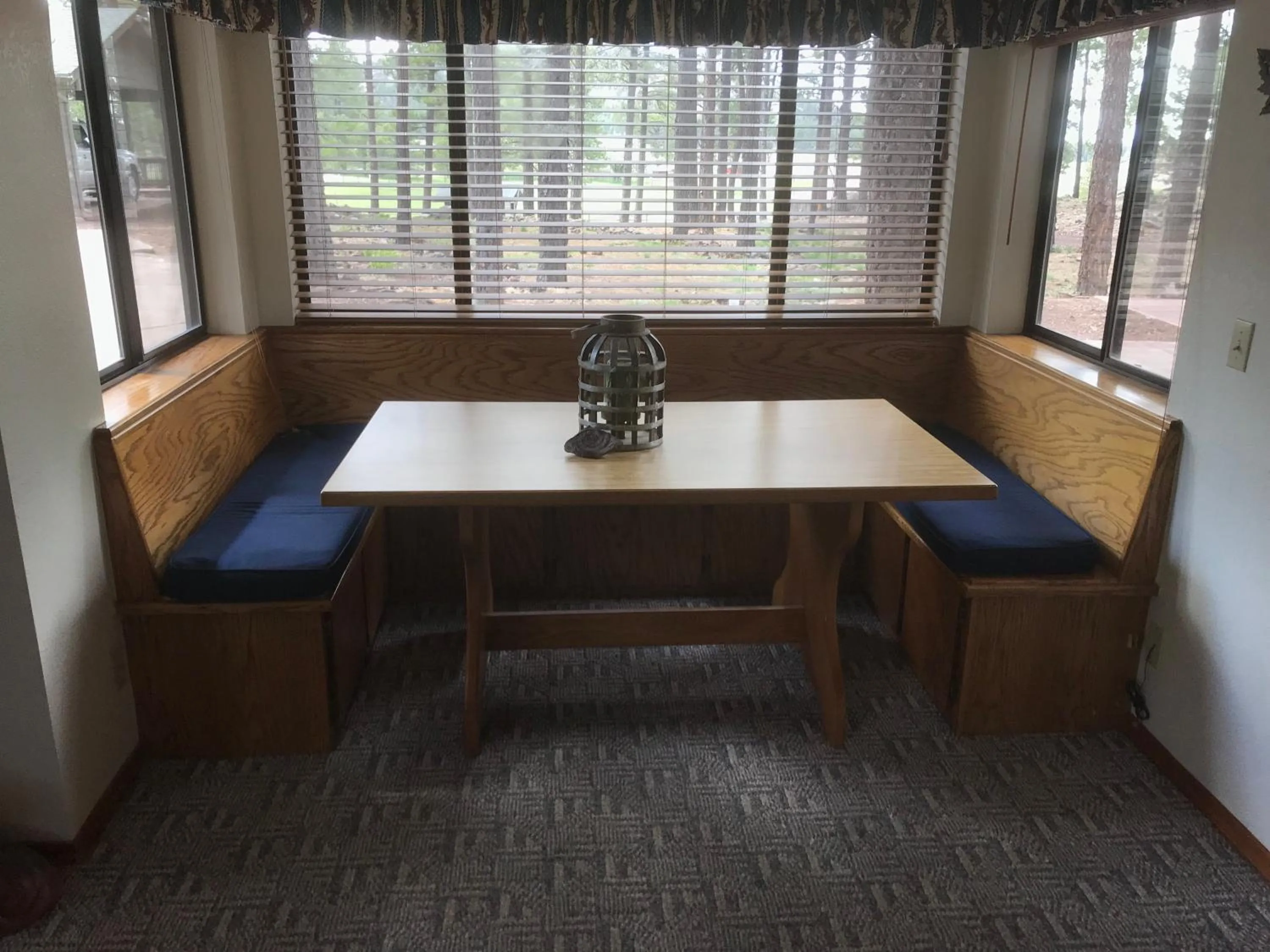 Dining area in Grand Canyon Cottage at Historic Wrigley Ranch with Horseback Riding & Hiking