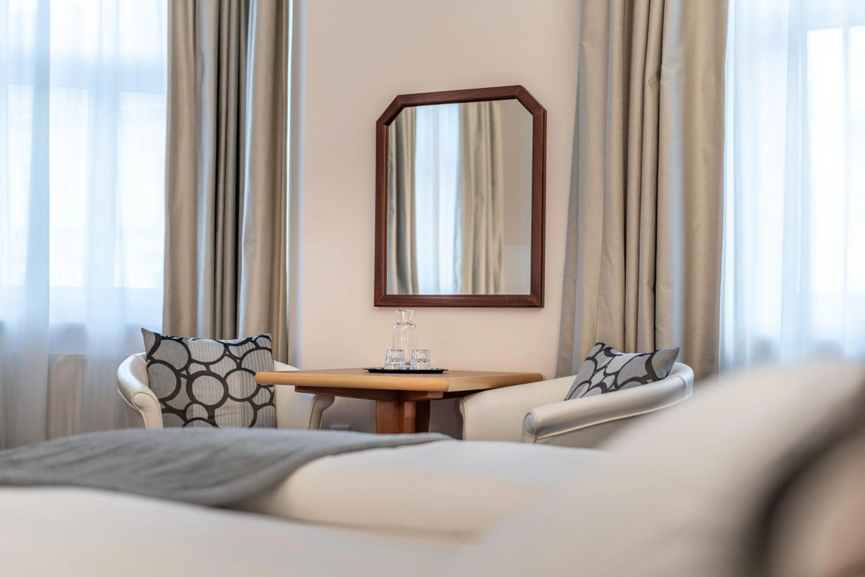 Bed in Hotel Neue Post I self check-in