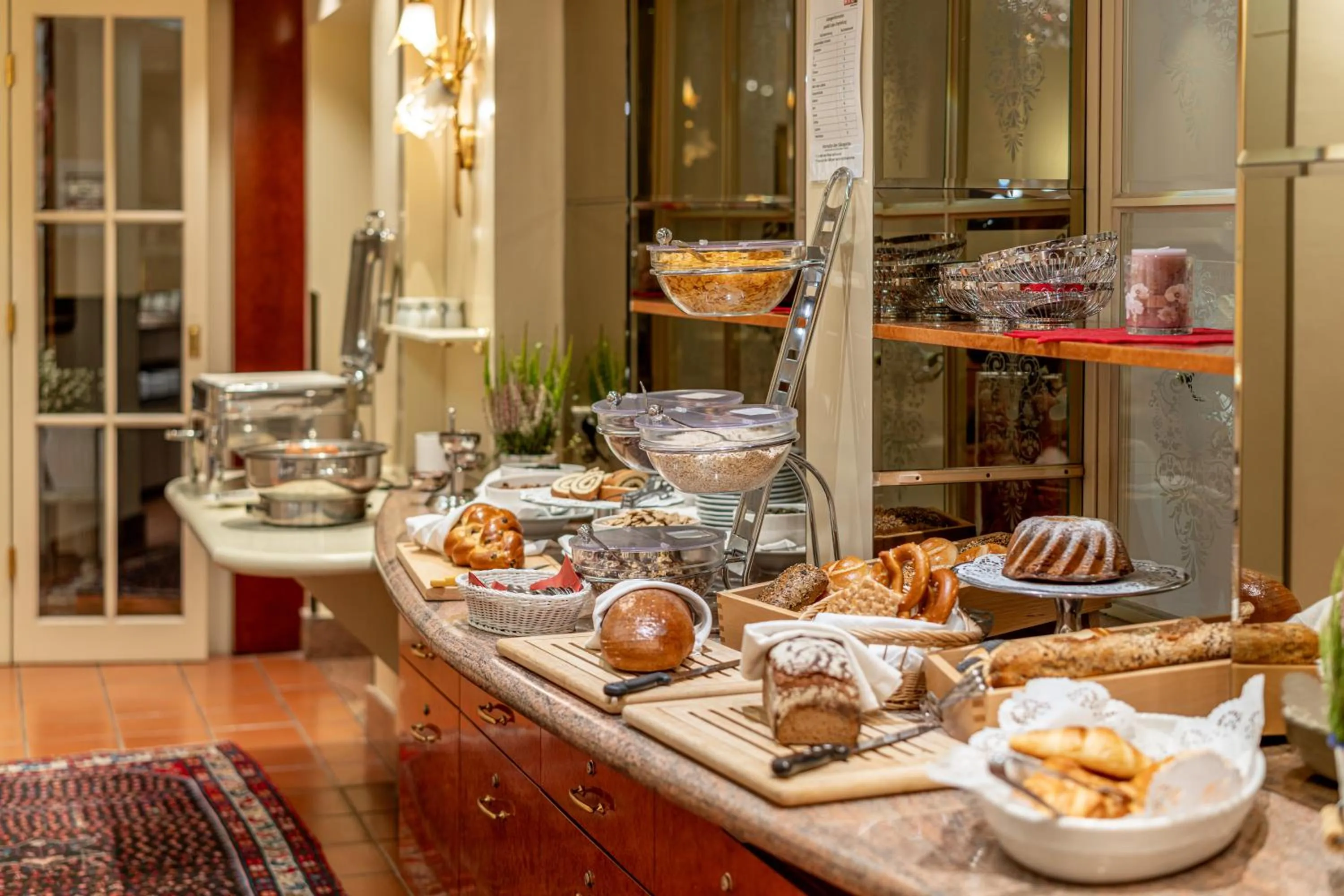 Food and drinks in Hotel Neue Post I self check-in