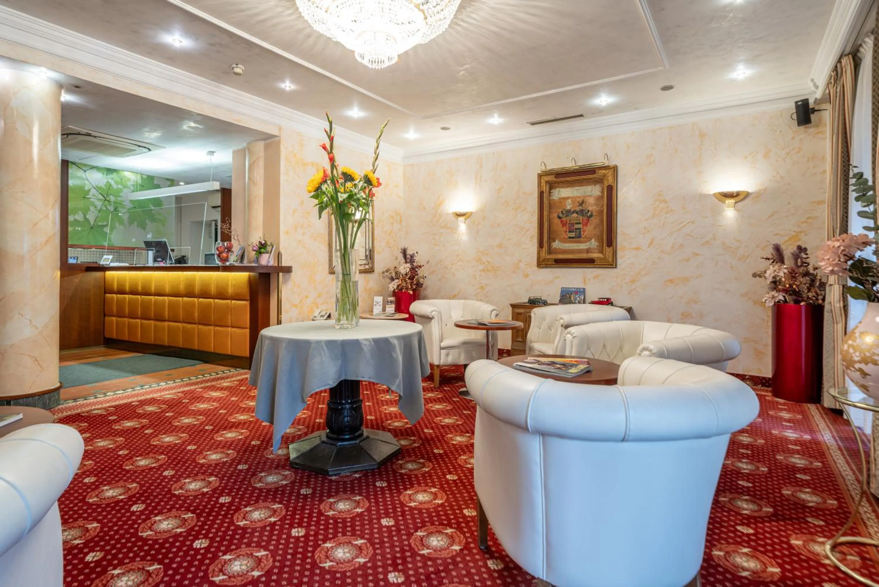 Lobby or reception in Hotel Neue Post I self check-in