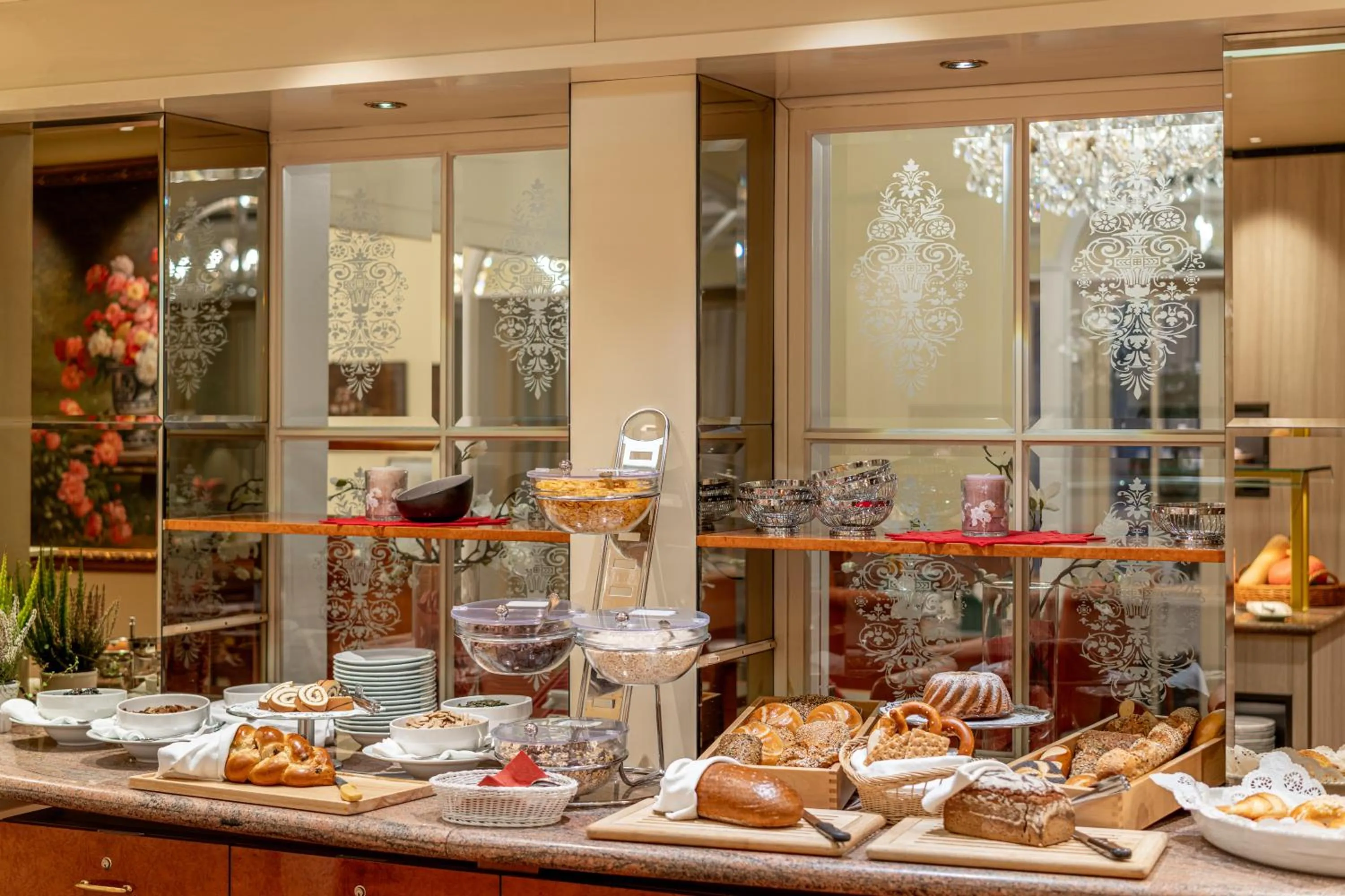 Food and drinks in Hotel Neue Post I self check-in